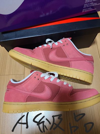 Nike SB Dunk Low "Adobe"