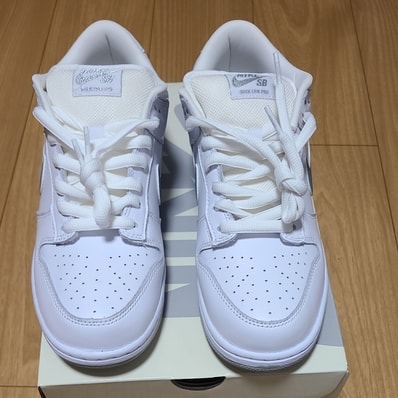 Supreme × Nike SB Dunk Low "White/Metallic Silver" (25FW Week2)