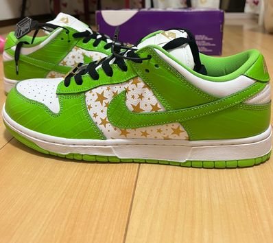 Supreme × Nike SB Dunk Low OG QS Gold Stars "White/Mean Green"