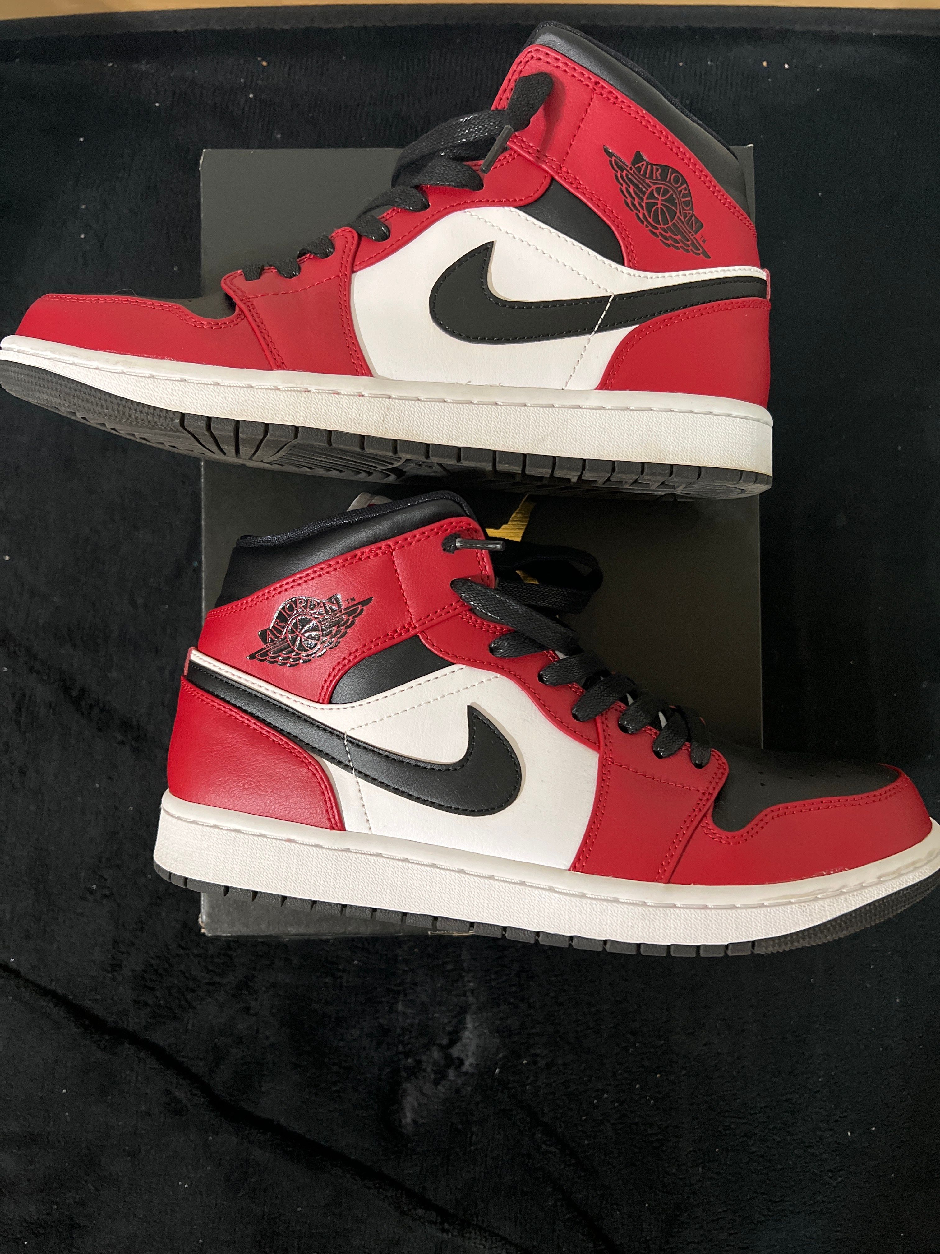 Nike Air Jordan 1 Mid "Chicago Black Toe"
