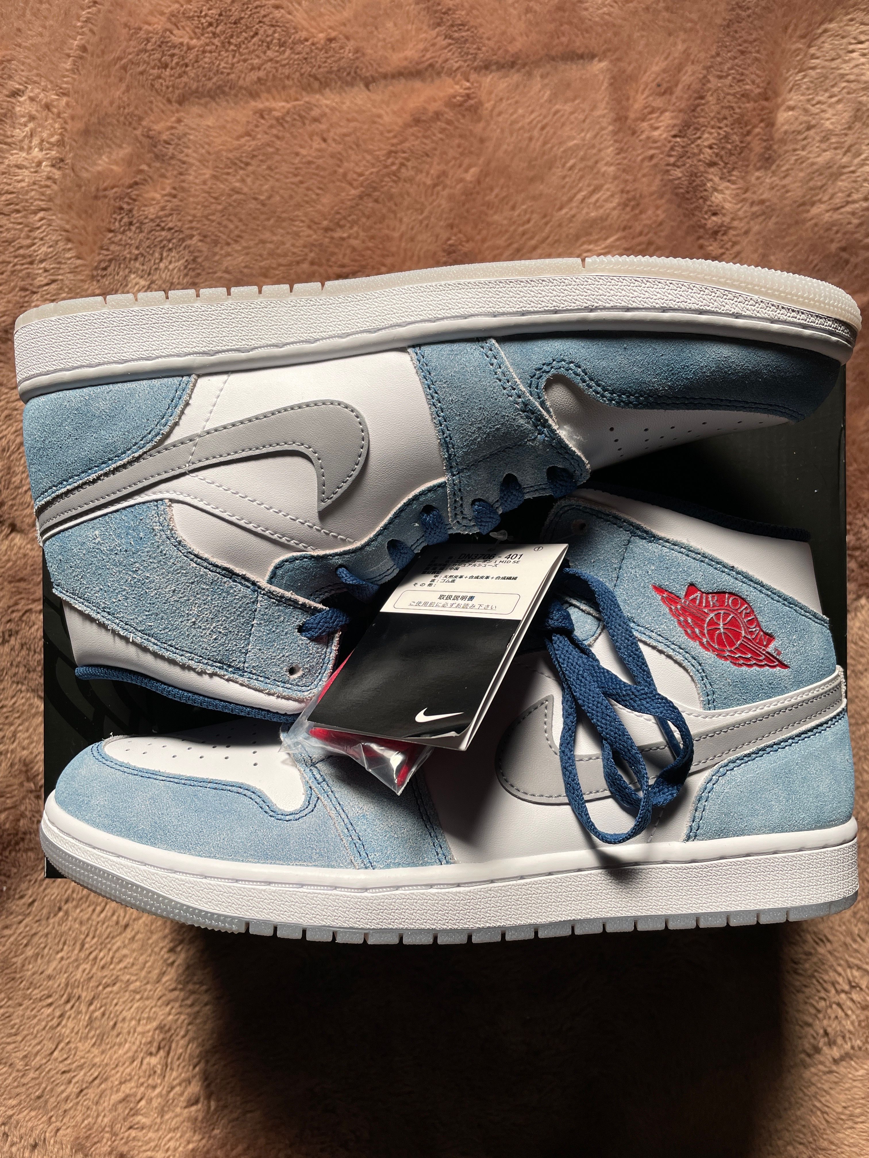 Nike Air Jordan 1 Mid SE "White/Hyper Royal/Red"