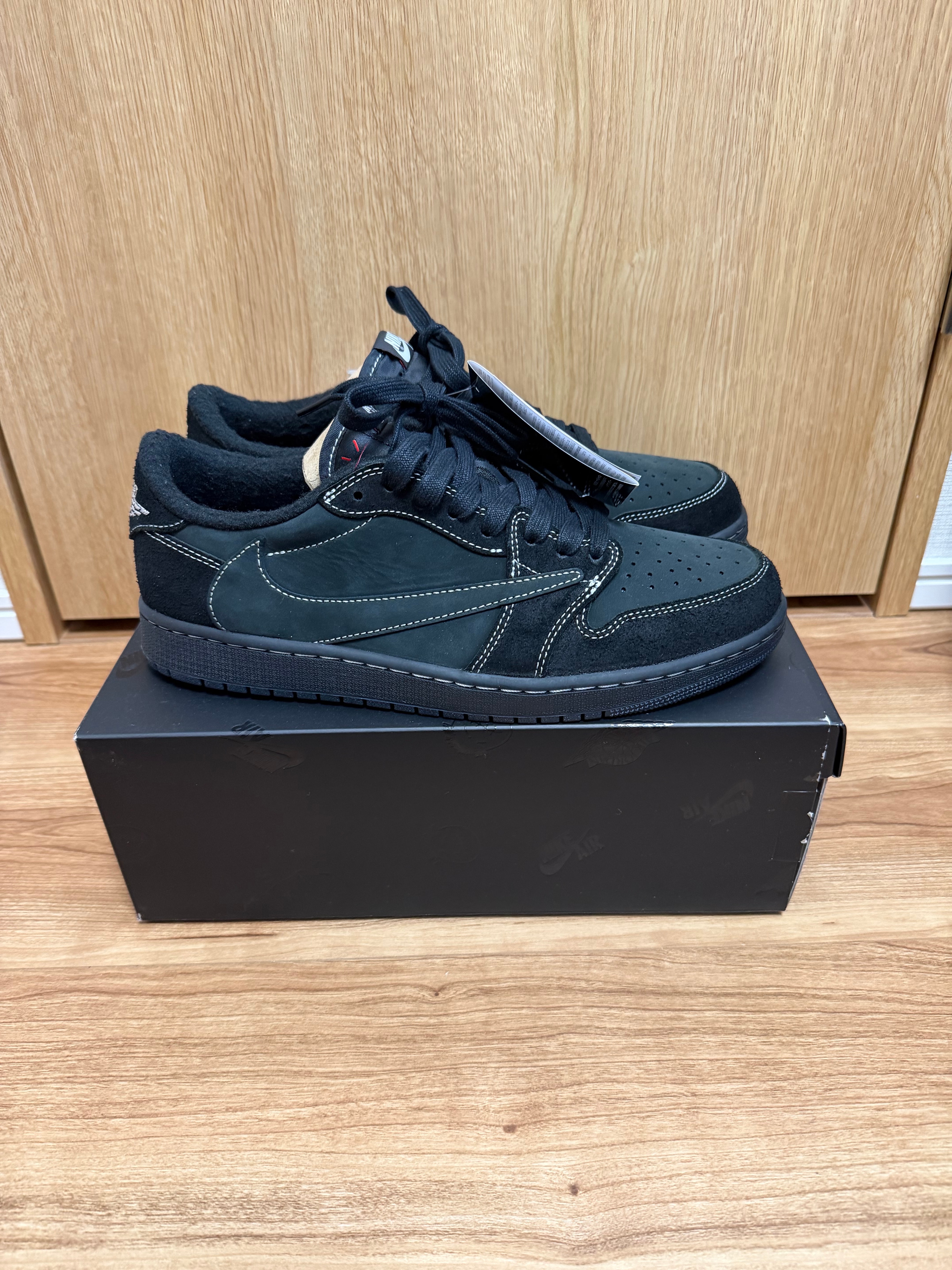 トラヴィススコット × ナイキ エアジョーダン1 ロー OG SP "ブラック ファントム"