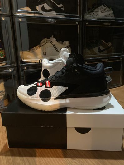 Naruto × Nike Jordan Zion 1 SP "White and University Red"