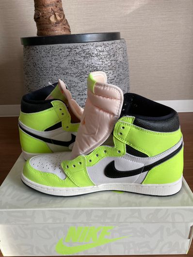 Nike Air Jordan 1 High OG "Volt/Visionaire"