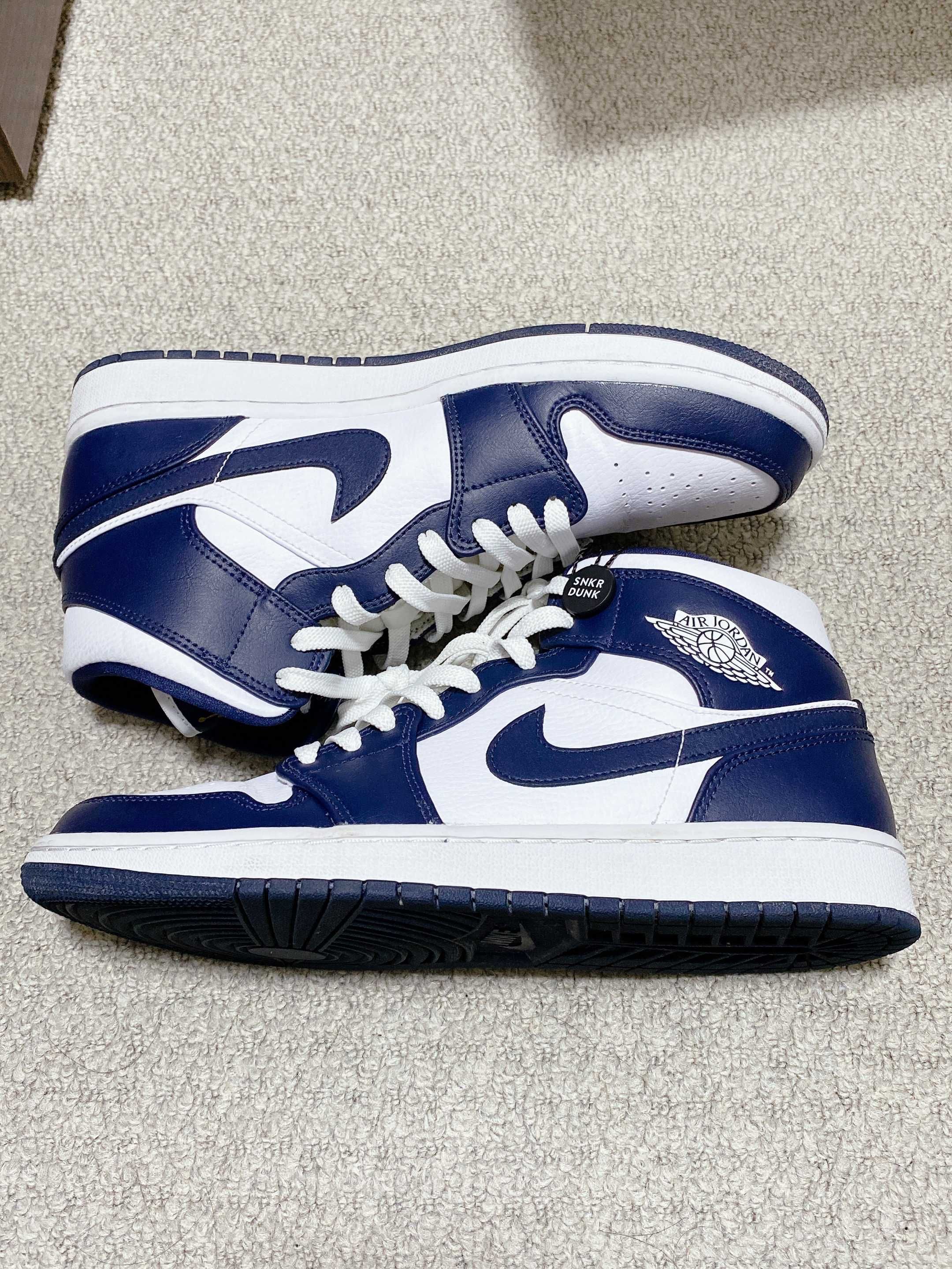 Nike Air Jordan 1 Mid "White Metallic Gold Obsidian"
