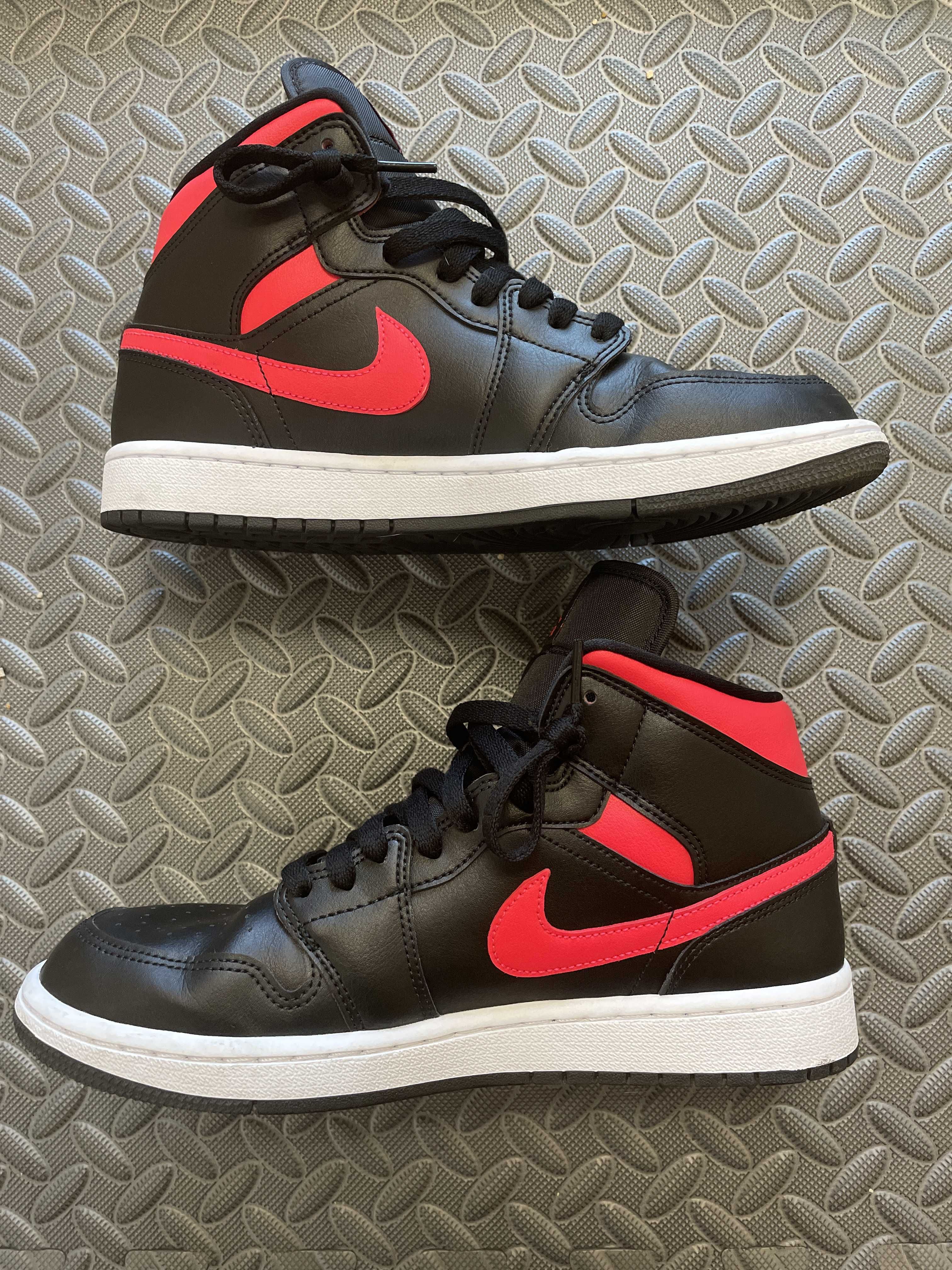 NIKE Women's AIR JORDAN 1 MID "BLACK/SIREN RED/WHITE"