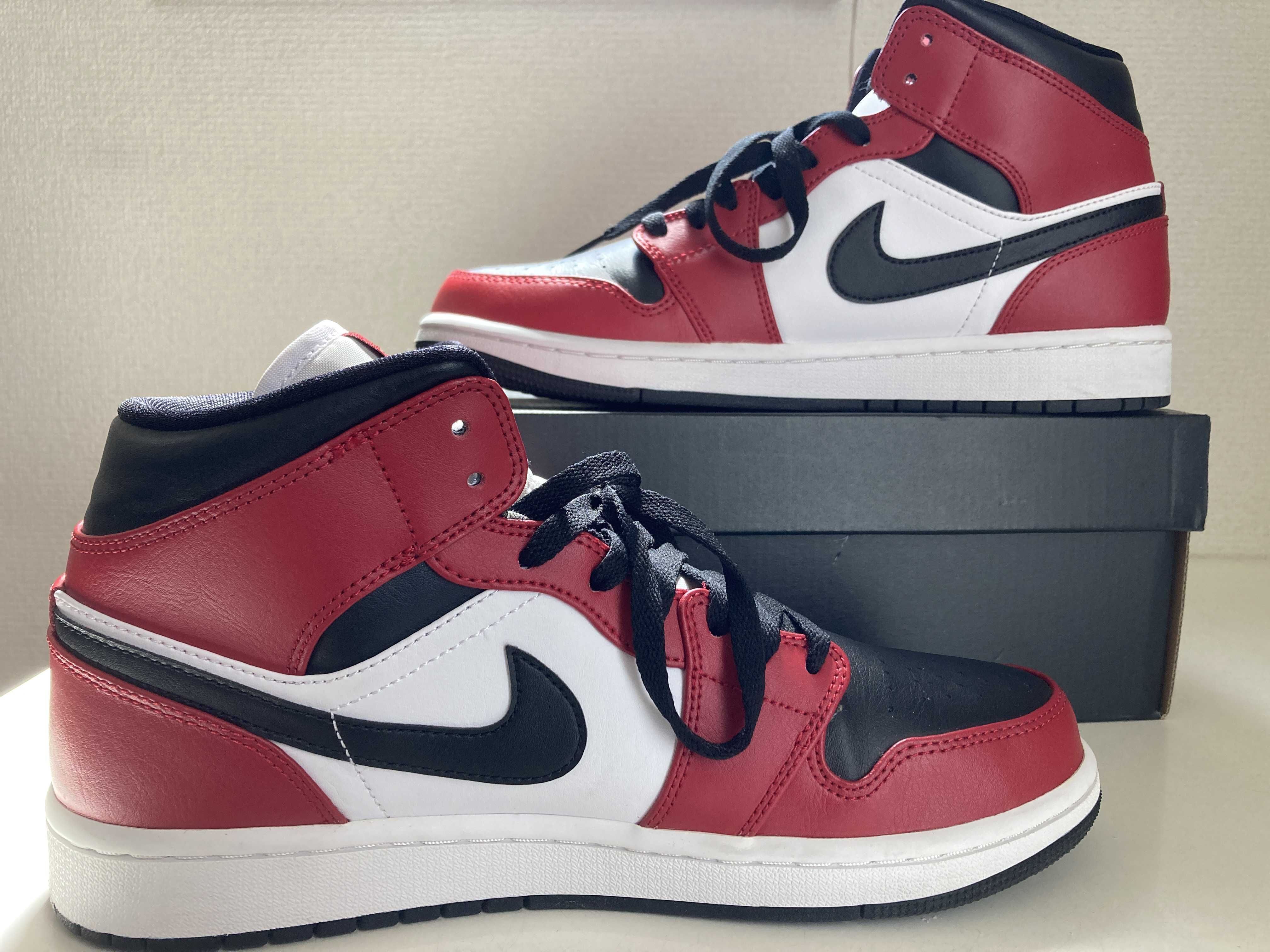 Nike Air Jordan 1 Mid "Chicago Black Toe"