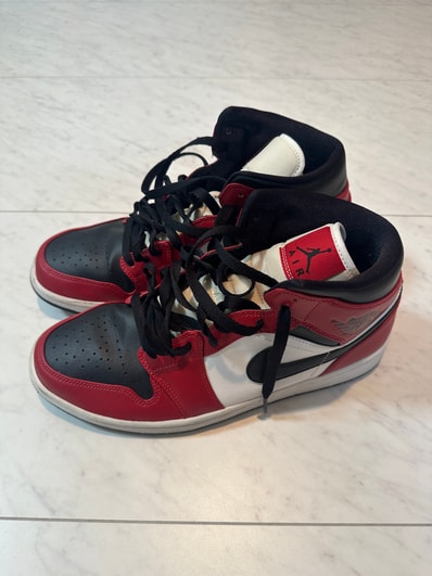 Nike Air Jordan 1 Mid "Chicago Black Toe"