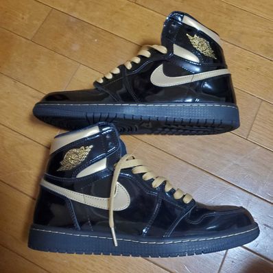 Nike Air Jordan 1 High OG "Black-Metalic Gold"