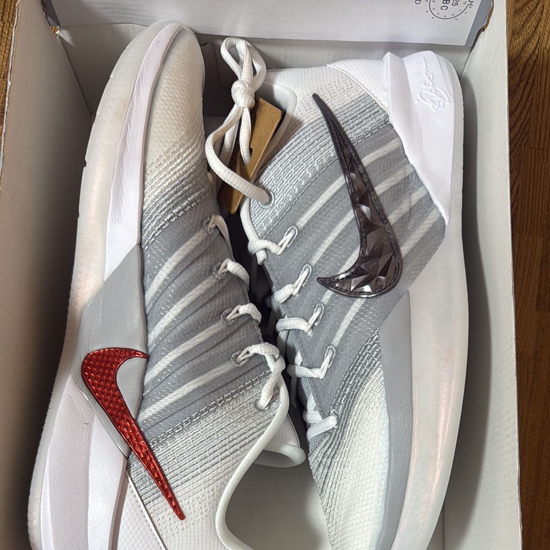 Nike Women's Sabrina 3 "Most Valuable Mascot" (IQ5083-102/IQ5085-102)