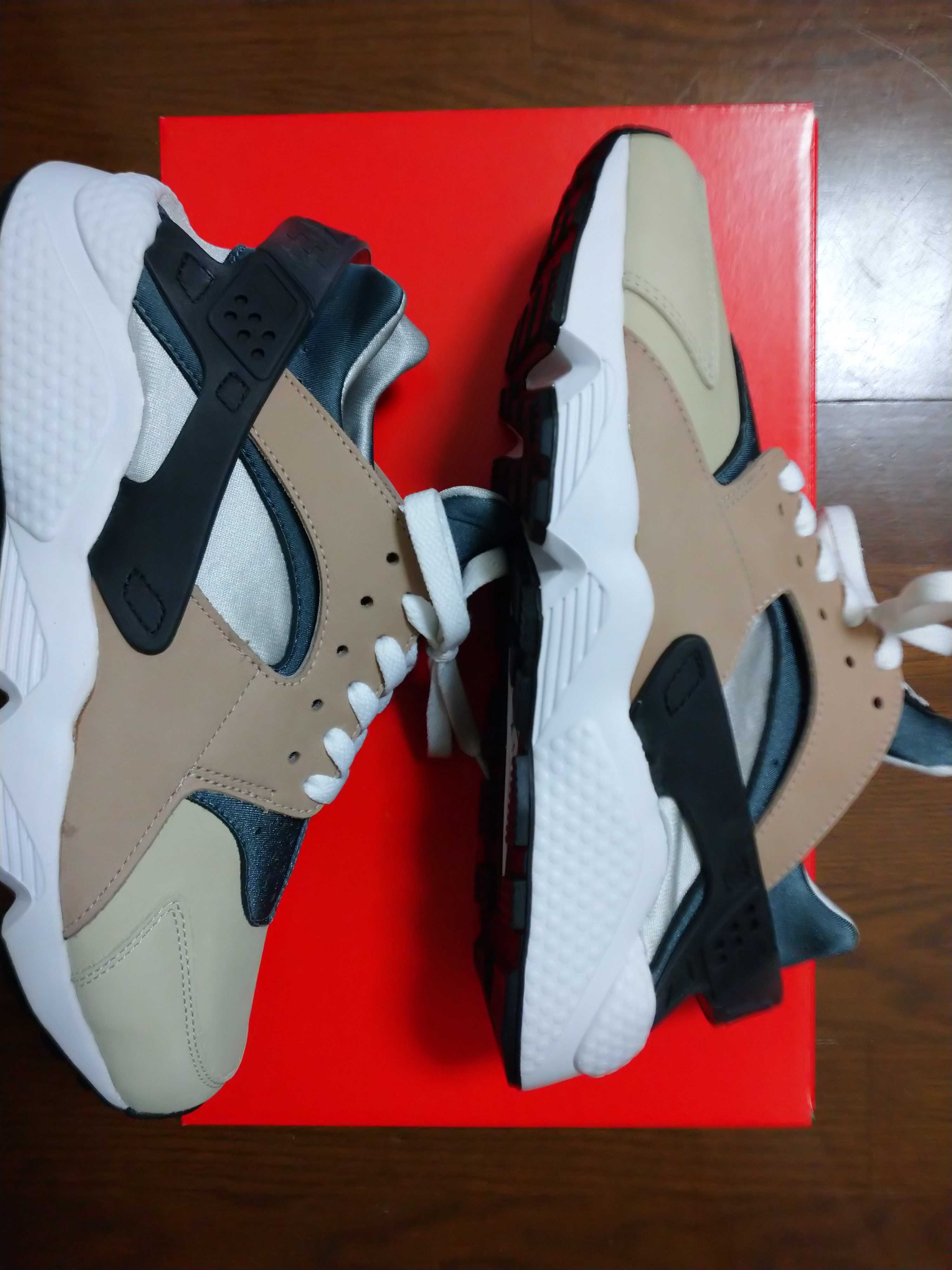 Nike Air Huarache "Escape" (2021)