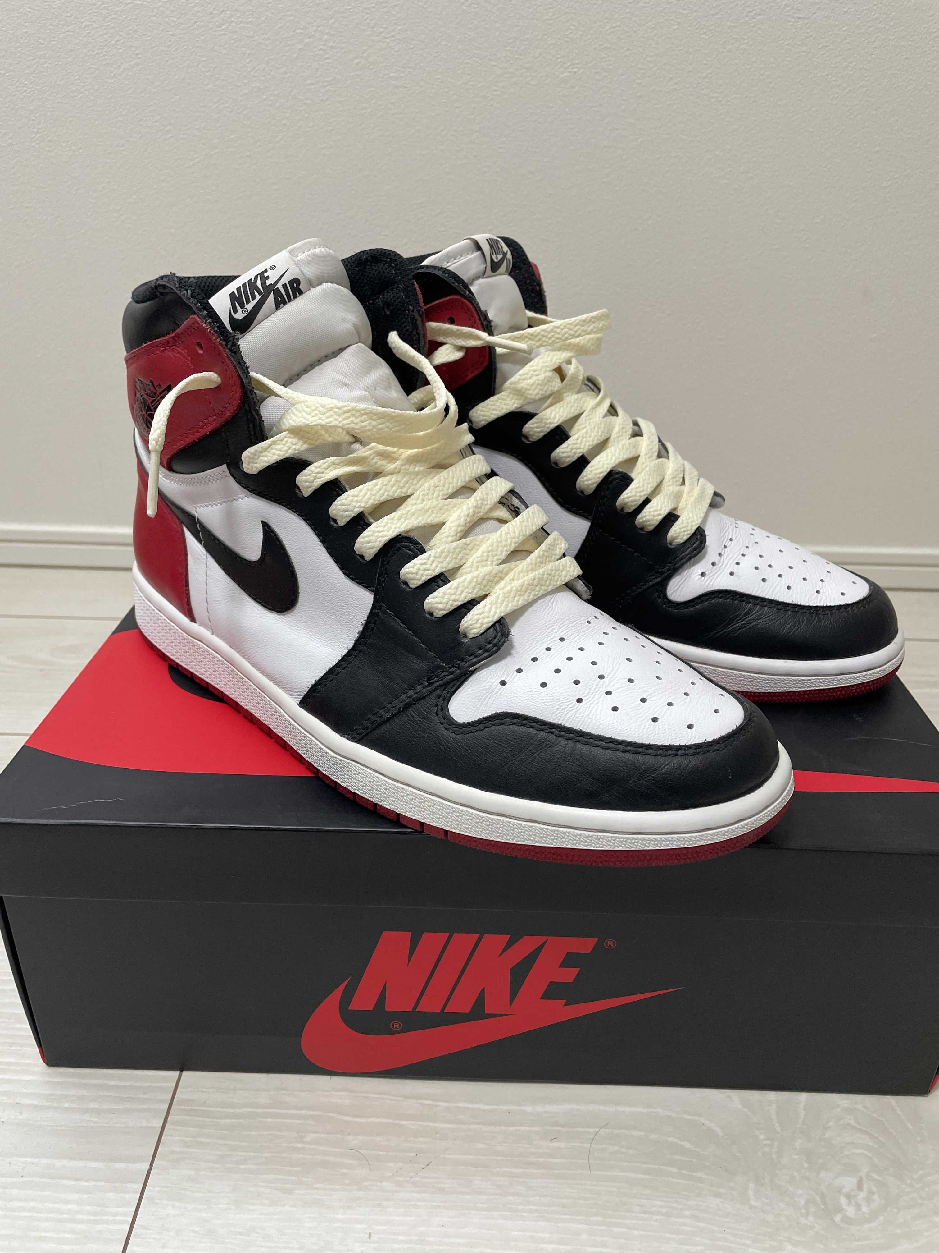 Nike Air Jordan 1 Retro High OG "Black Toe"(2016)