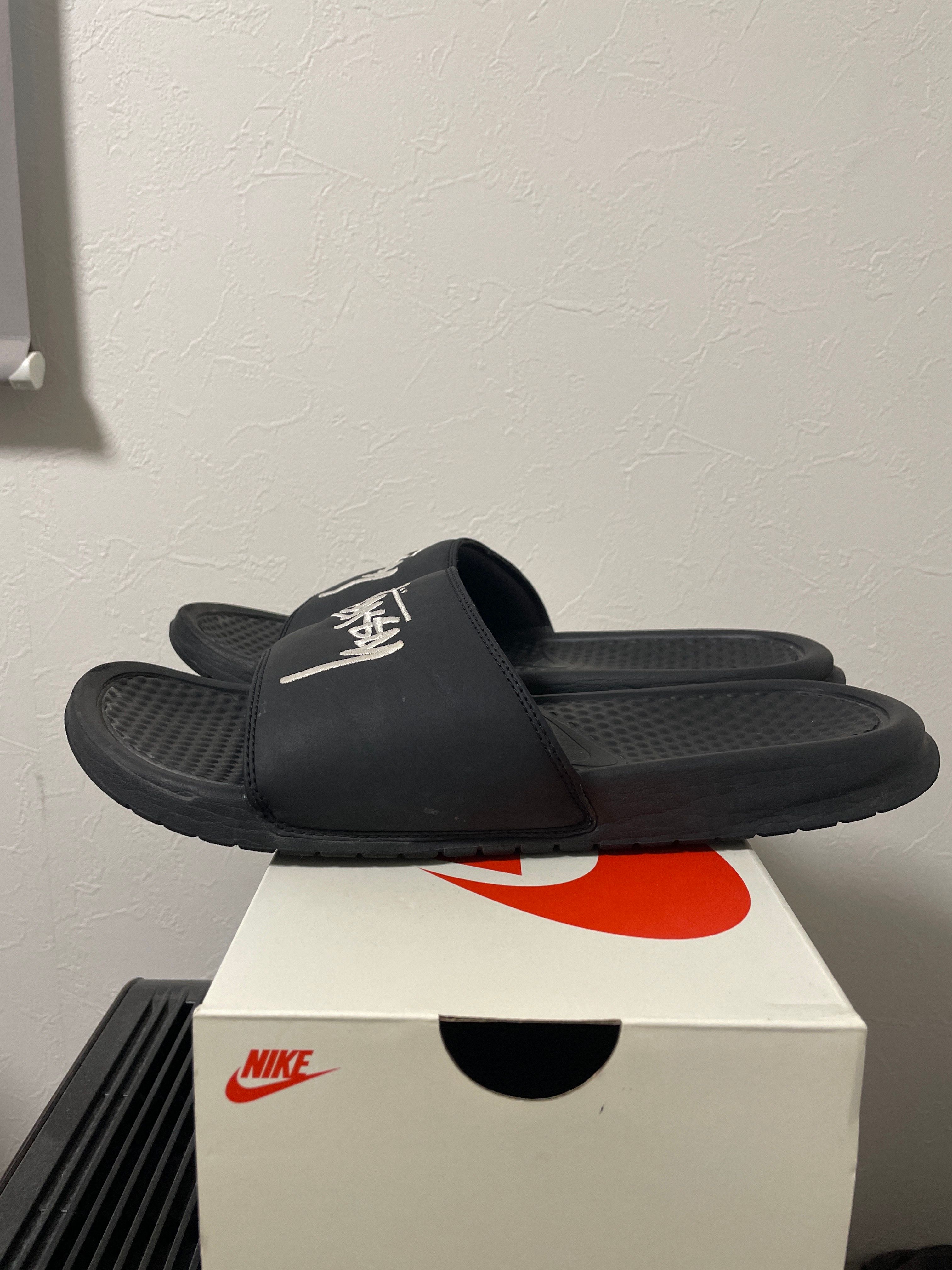 Stussy × Nike  Benassi Slide Sandal "Black" (DC5239-001) 