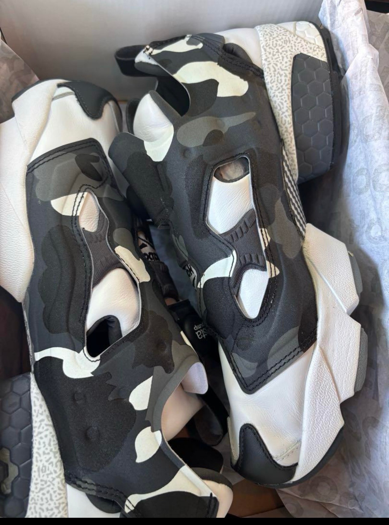 カモ アベイシングエイプ × ミタスニーカーズ × リーボック