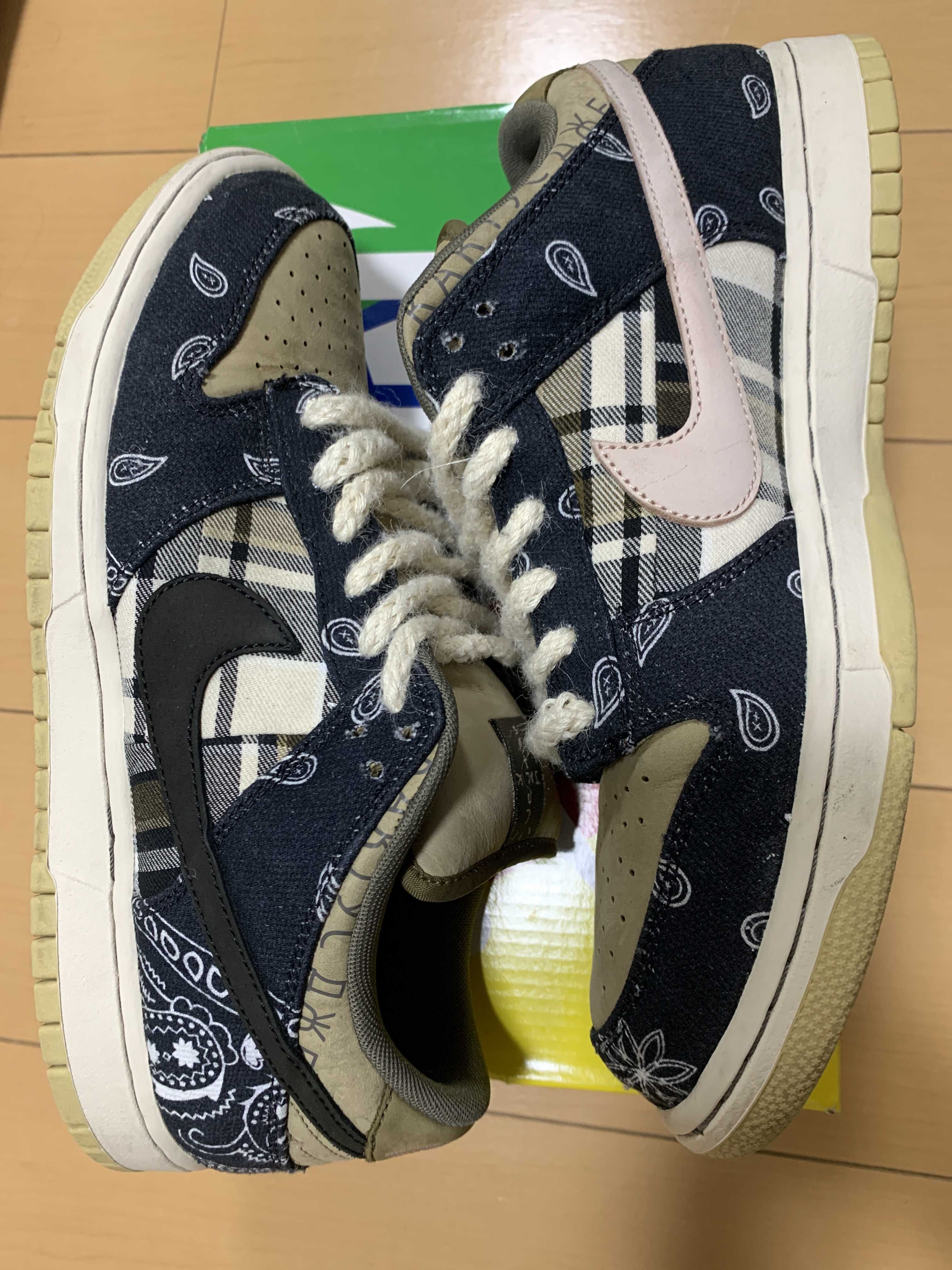Travis Scott × Nike SB Dunk Low "Black/Parachute Beige"