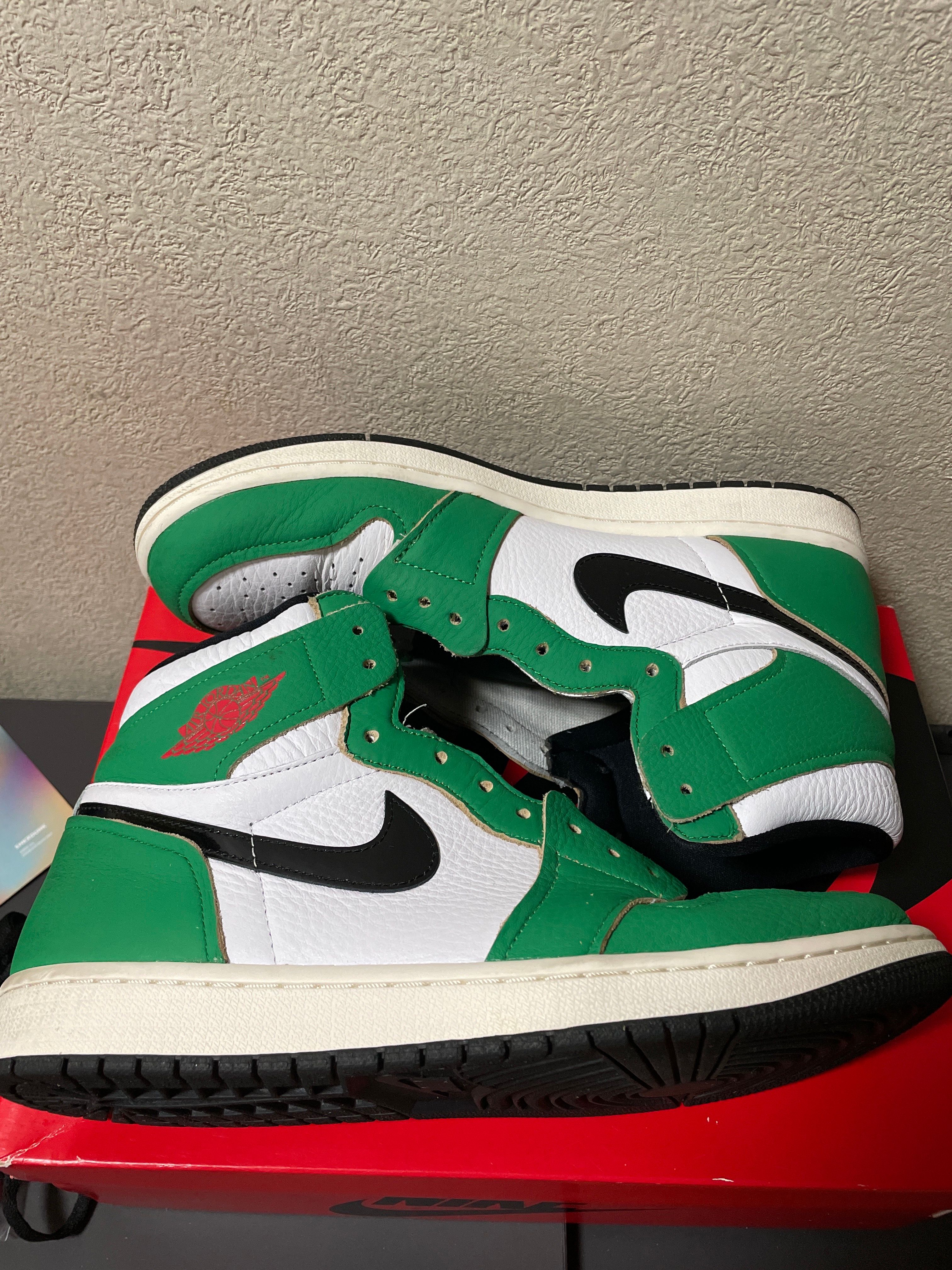 Nike Women's Air Jordan 1 High OG "Lucky Green/White-Sail-Black"