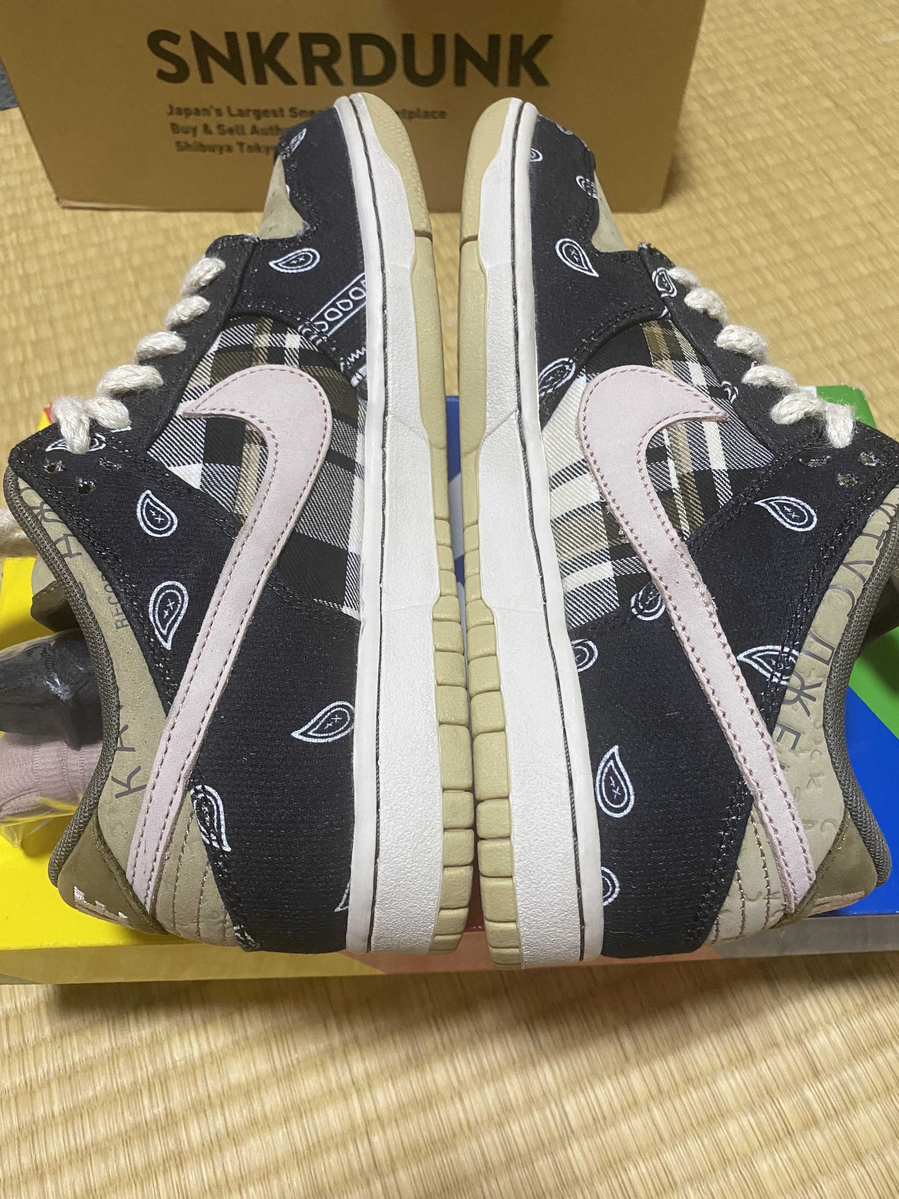 Travis Scott × Nike SB Dunk Low "Black/Parachute Beige"
