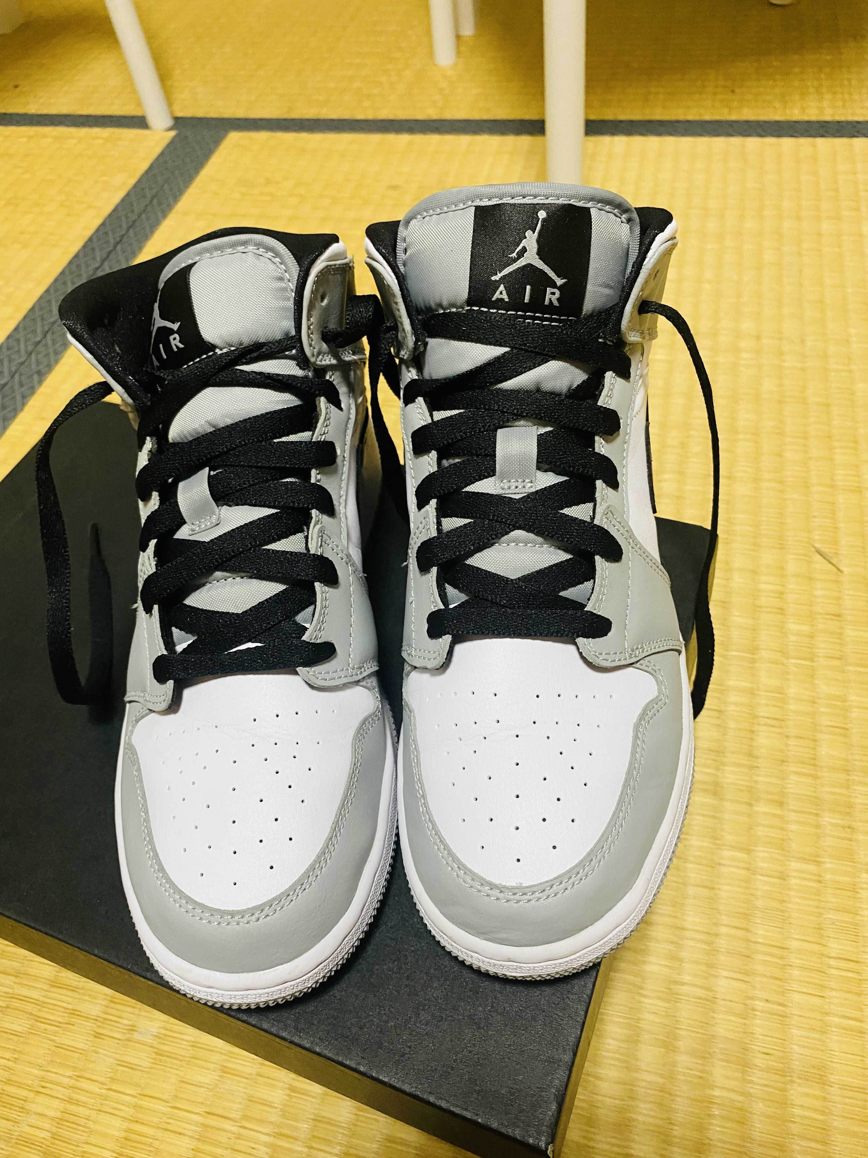 Nike GS Air Jordan 1 Mid "Light Smoke Grey/Black/White"