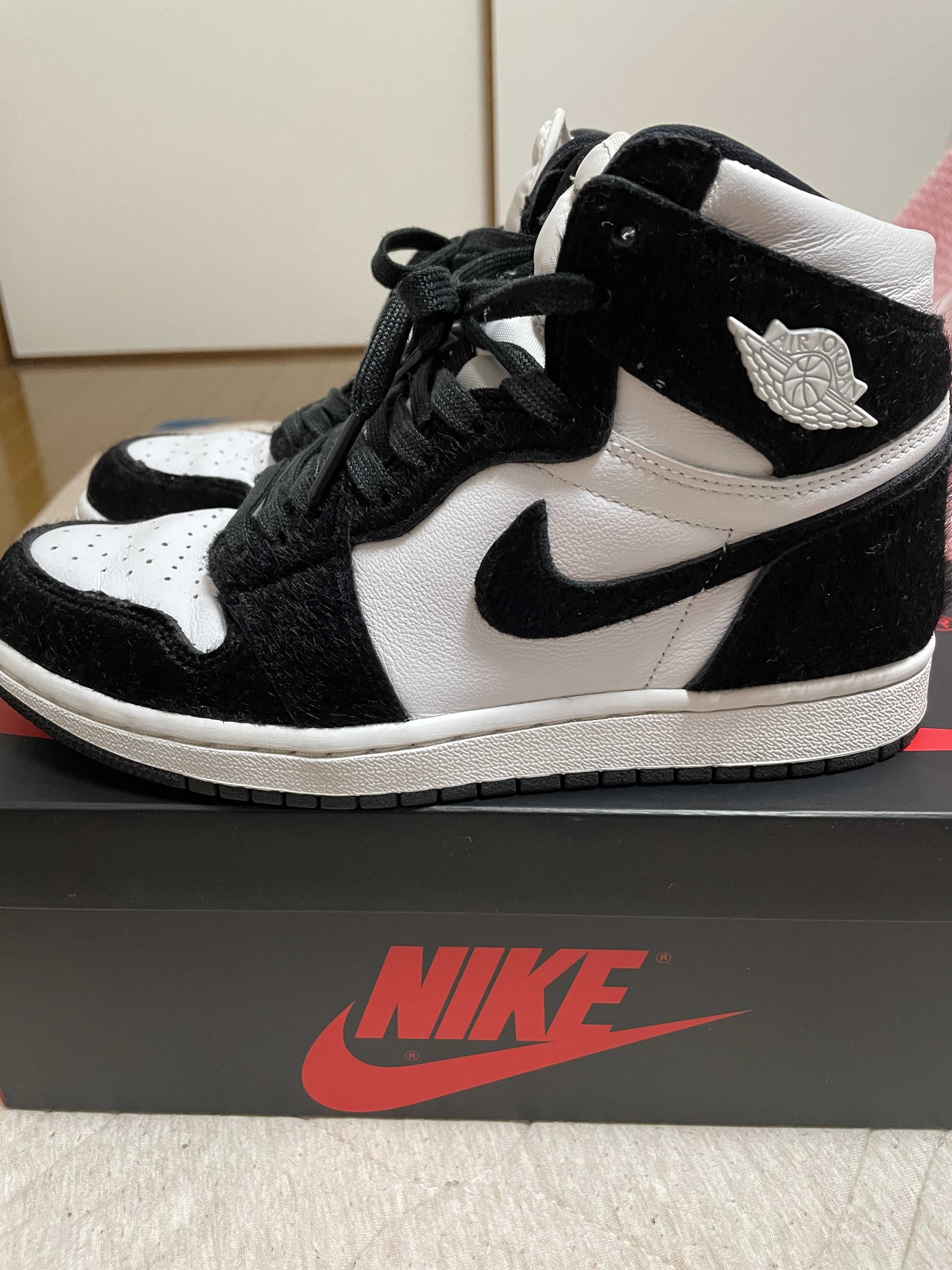 Nike Women's Air Jordan 1 Retro High OG "Black/White"