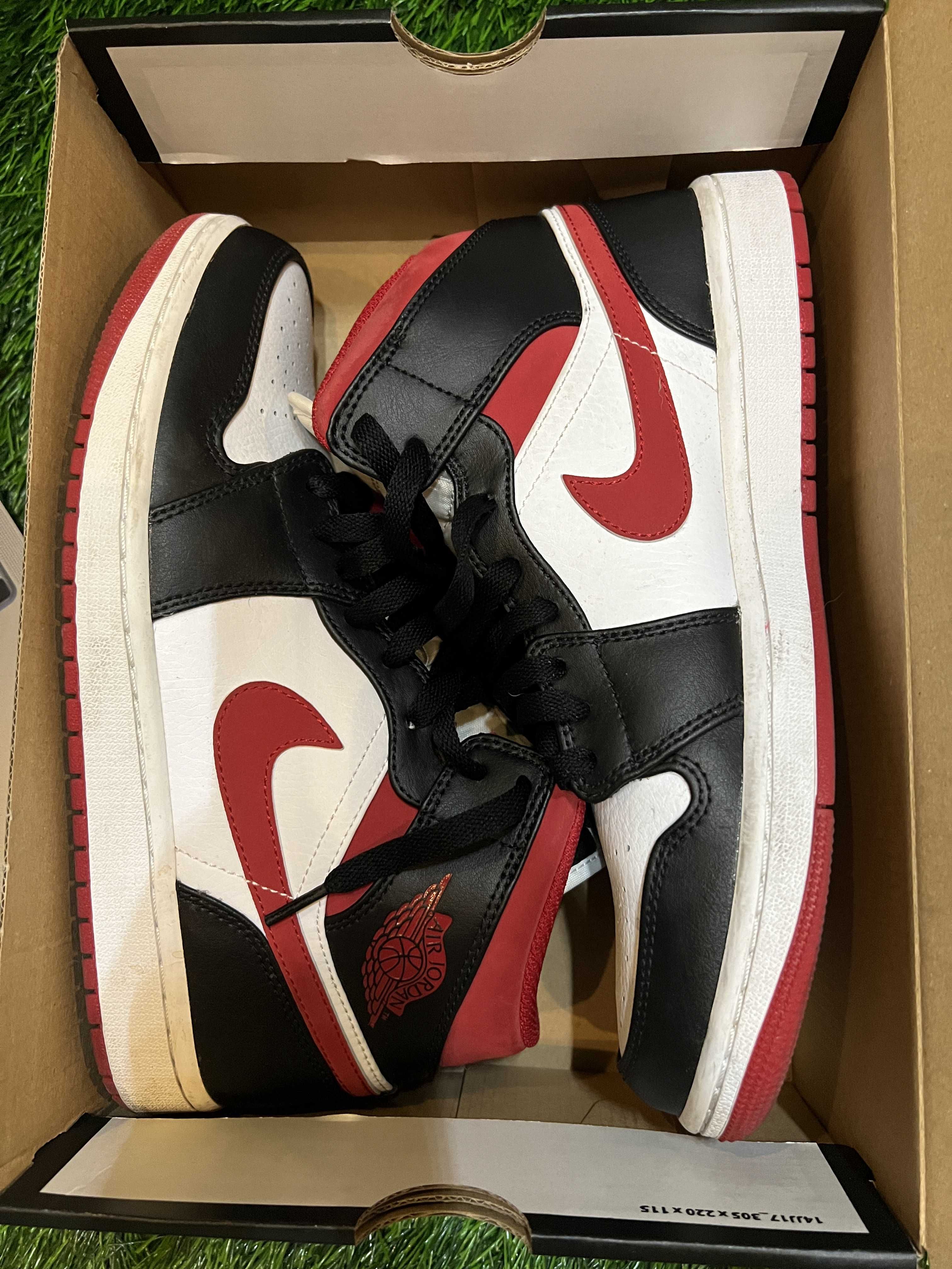 Nike Air Jordan 1 Mid "White/Gym Red Black"