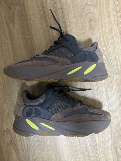 YEEZY BOOST 700 WAVE RUNNER DARK GREY