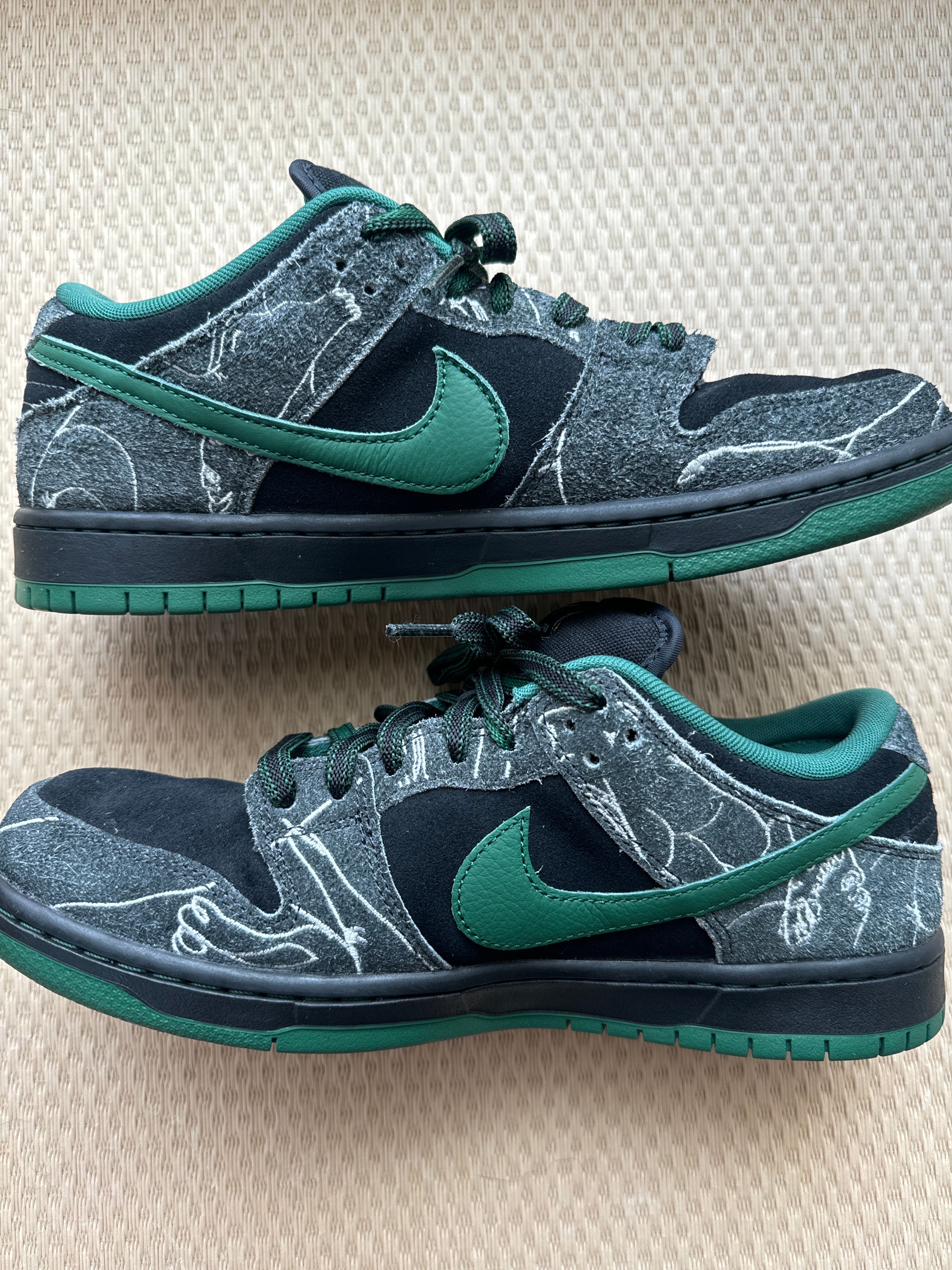 There Skateboards × Nike SB Dunk Low Pro "Anthracite and Gorge Green"