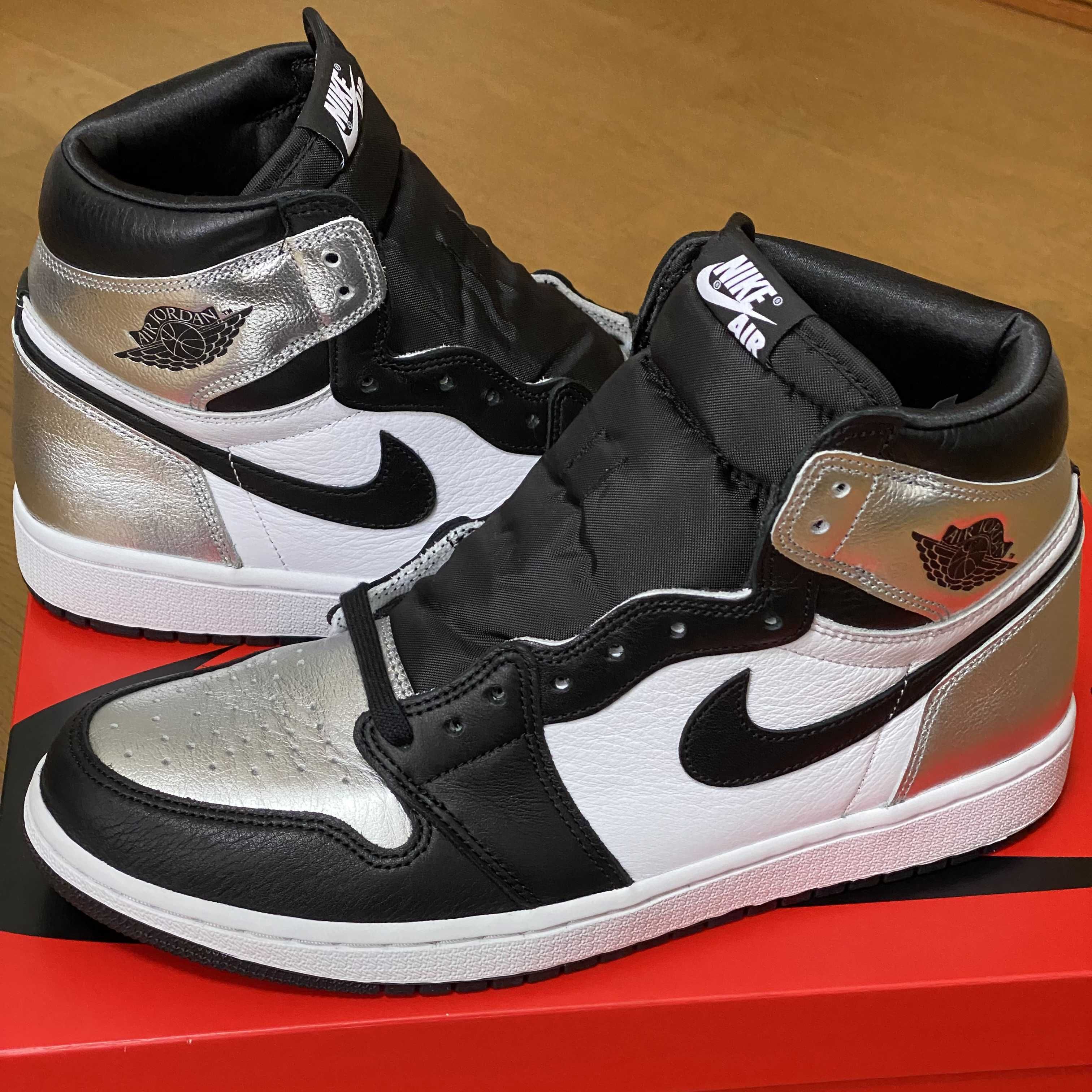 Nike Women's Air Jordan 1 Retro High OG "Silver Toe"