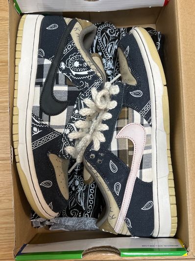 Travis Scott × Nike SB Dunk Low "Black/Parachute Beige"