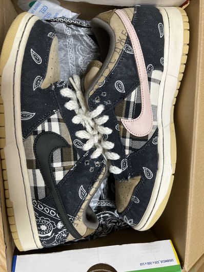 Travis Scott × Nike SB Dunk Low "Black/Parachute Beige"