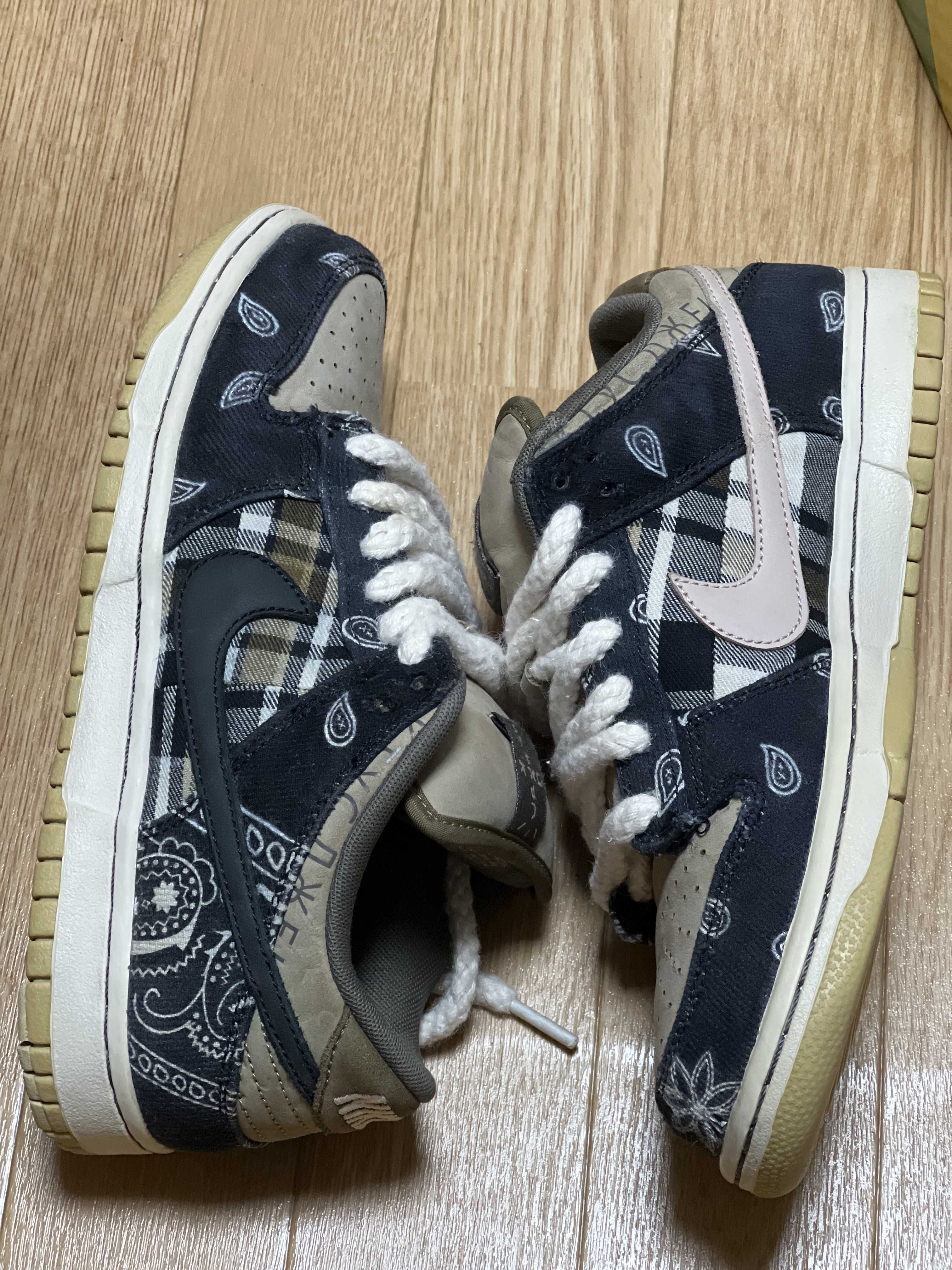 Travis Scott × Nike SB Dunk Low "Black/Parachute Beige"