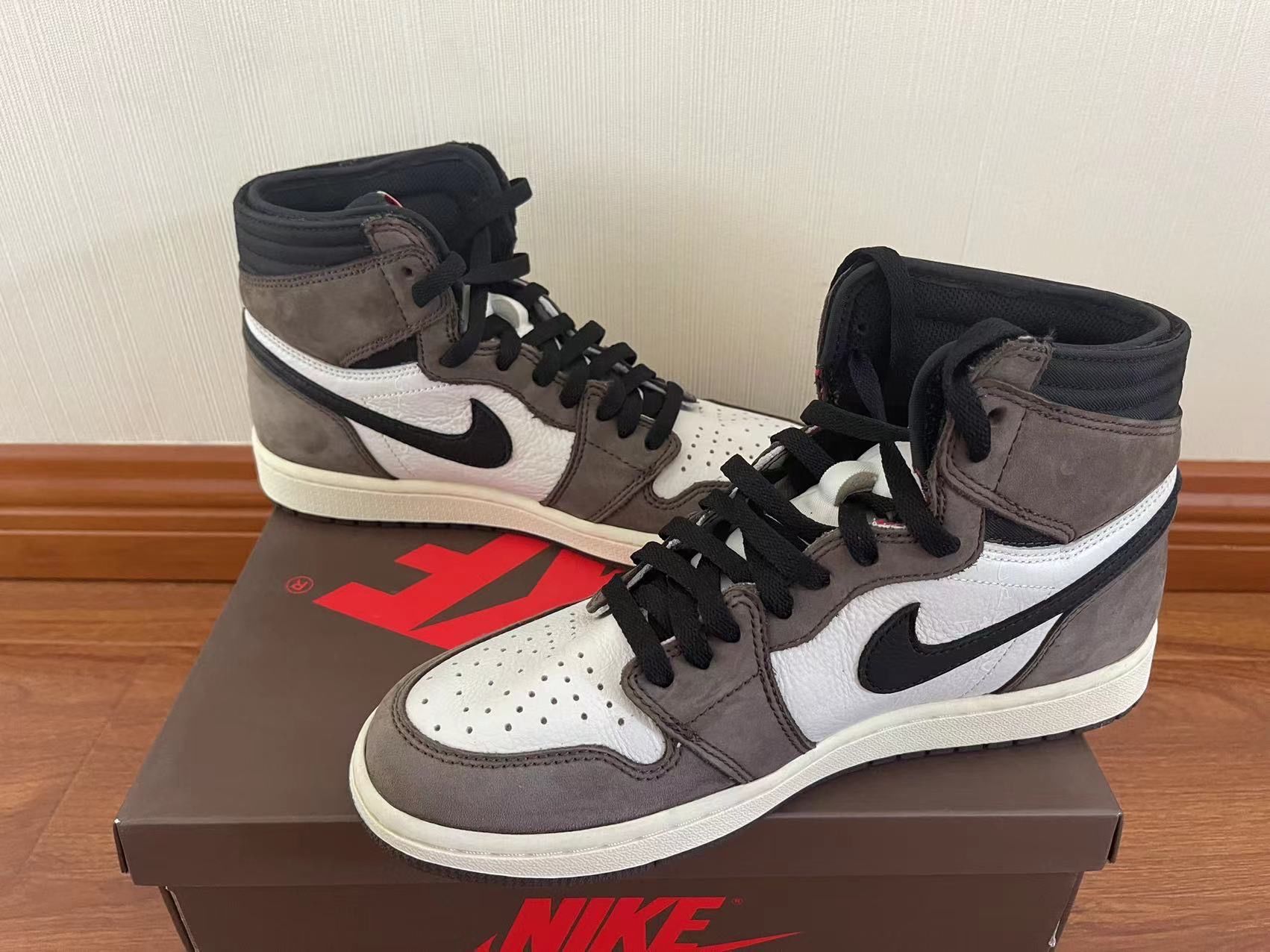 Travis Scott × Nike Air Jordan 1 Retro High OG TS SP "Sail/Dark Mocha"