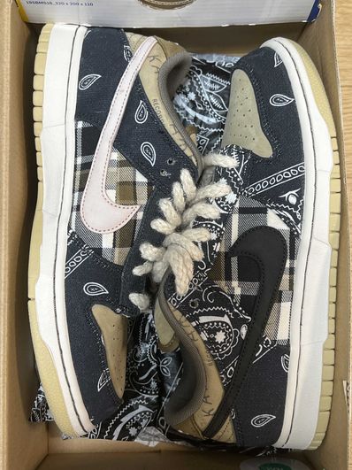 Travis Scott × Nike SB Dunk Low "Black/Parachute Beige"