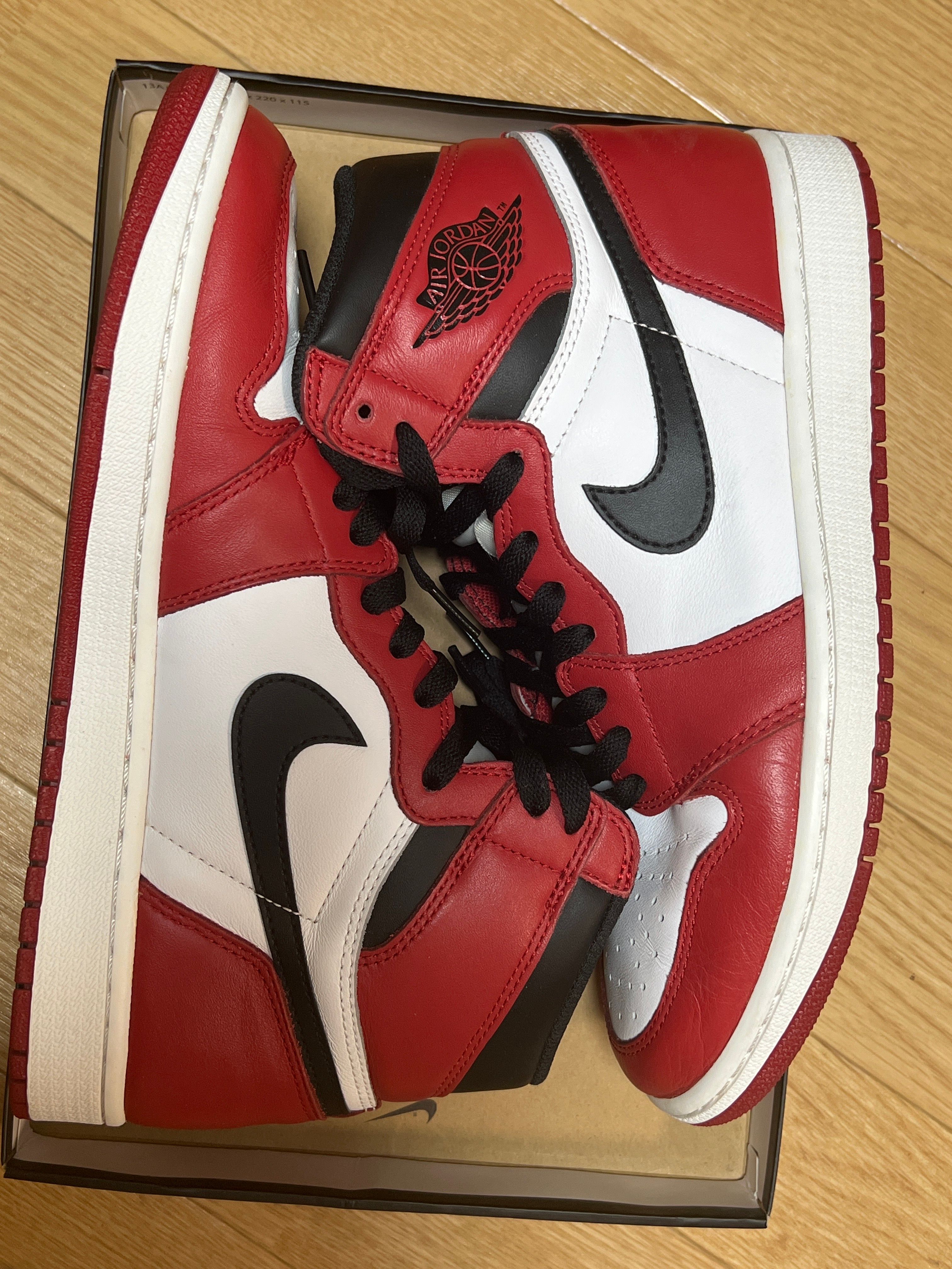 Nike Air Jordan 1 Retro High "Chicago" (2015)