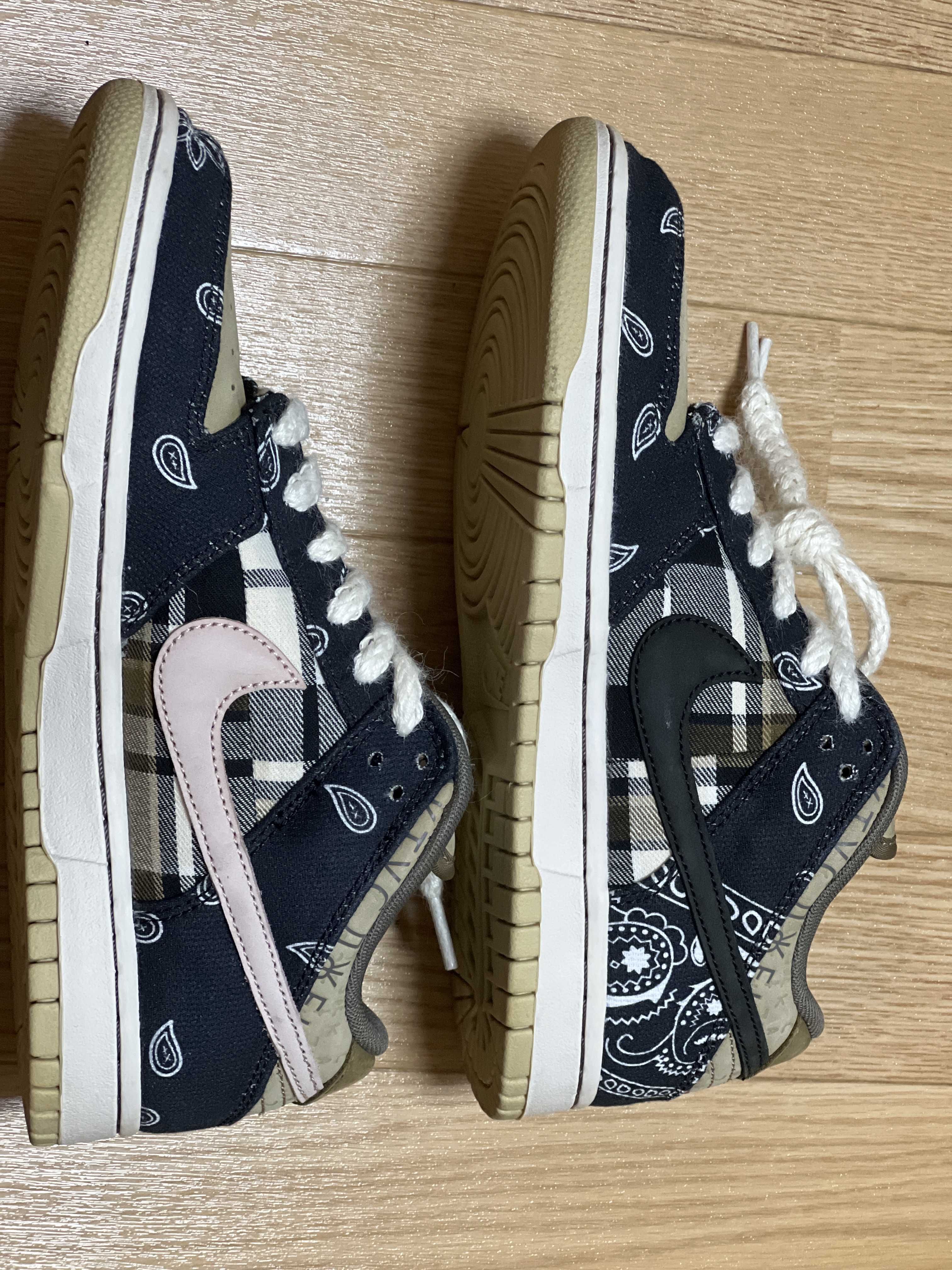 Travis Scott × Nike SB Dunk Low "Black/Parachute Beige"