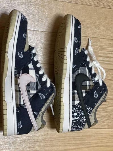 Travis Scott × Nike SB Dunk Low "Black/Parachute Beige"