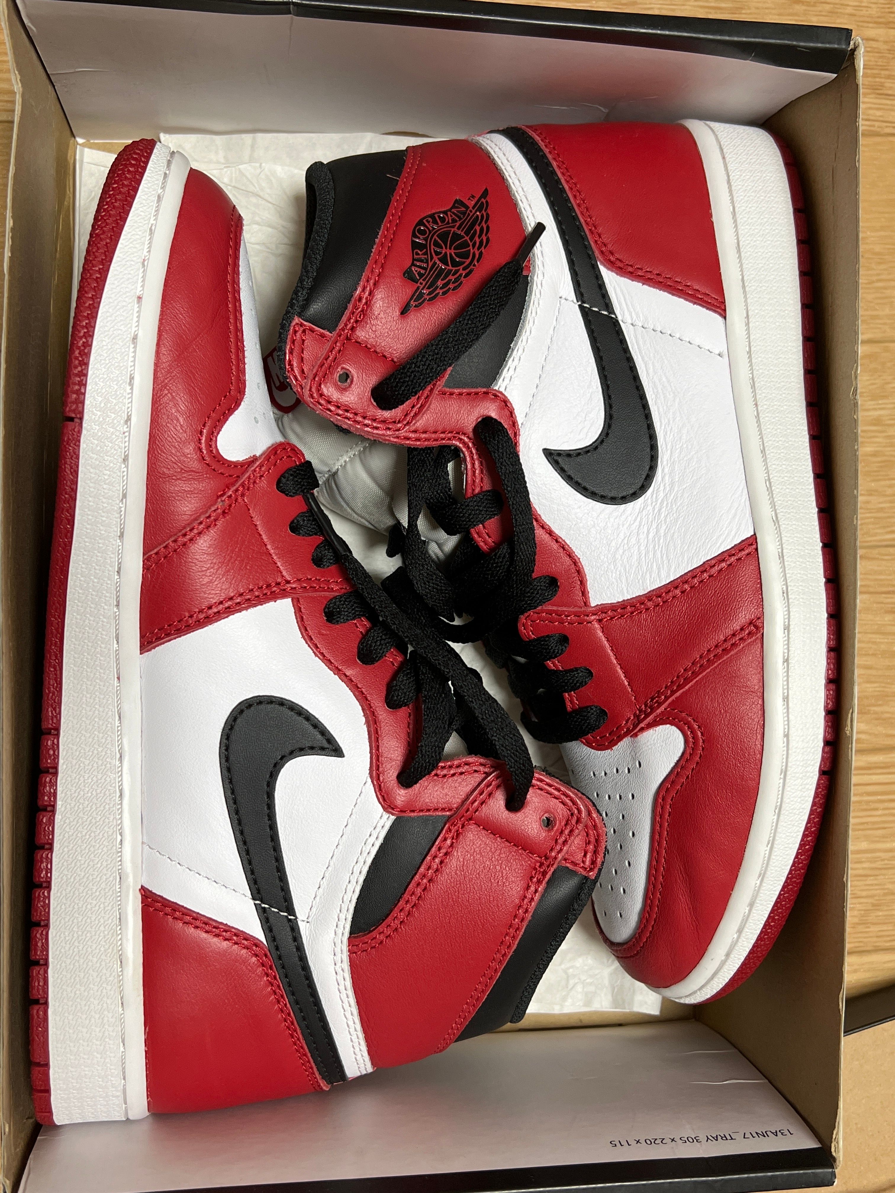 Nike Air Jordan 1 Retro High "Chicago" (2015)