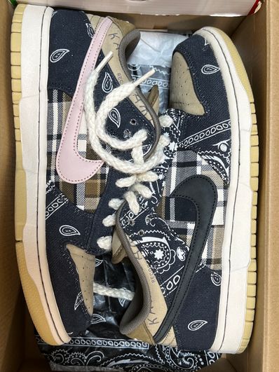 Travis Scott × Nike SB Dunk Low "Black/Parachute Beige"