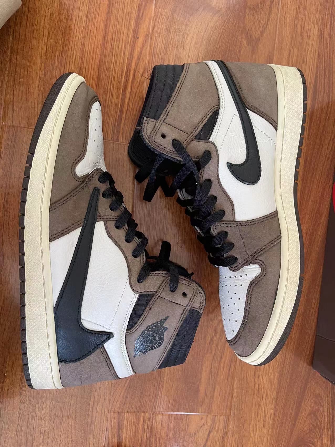Travis Scott × Nike Air Jordan 1 Retro High OG TS SP "Sail/Dark Mocha"