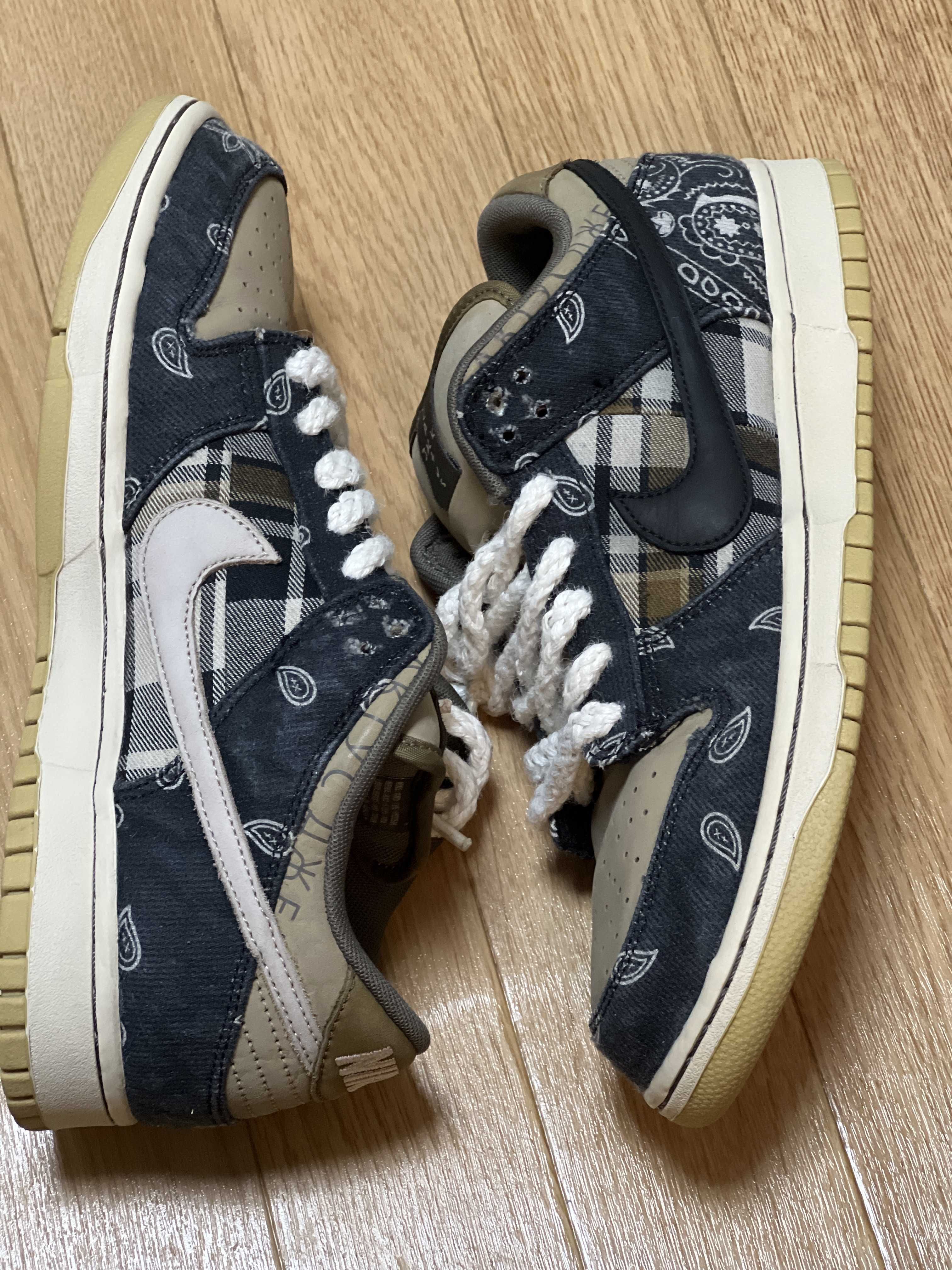 Travis Scott × Nike SB Dunk Low "Black/Parachute Beige"