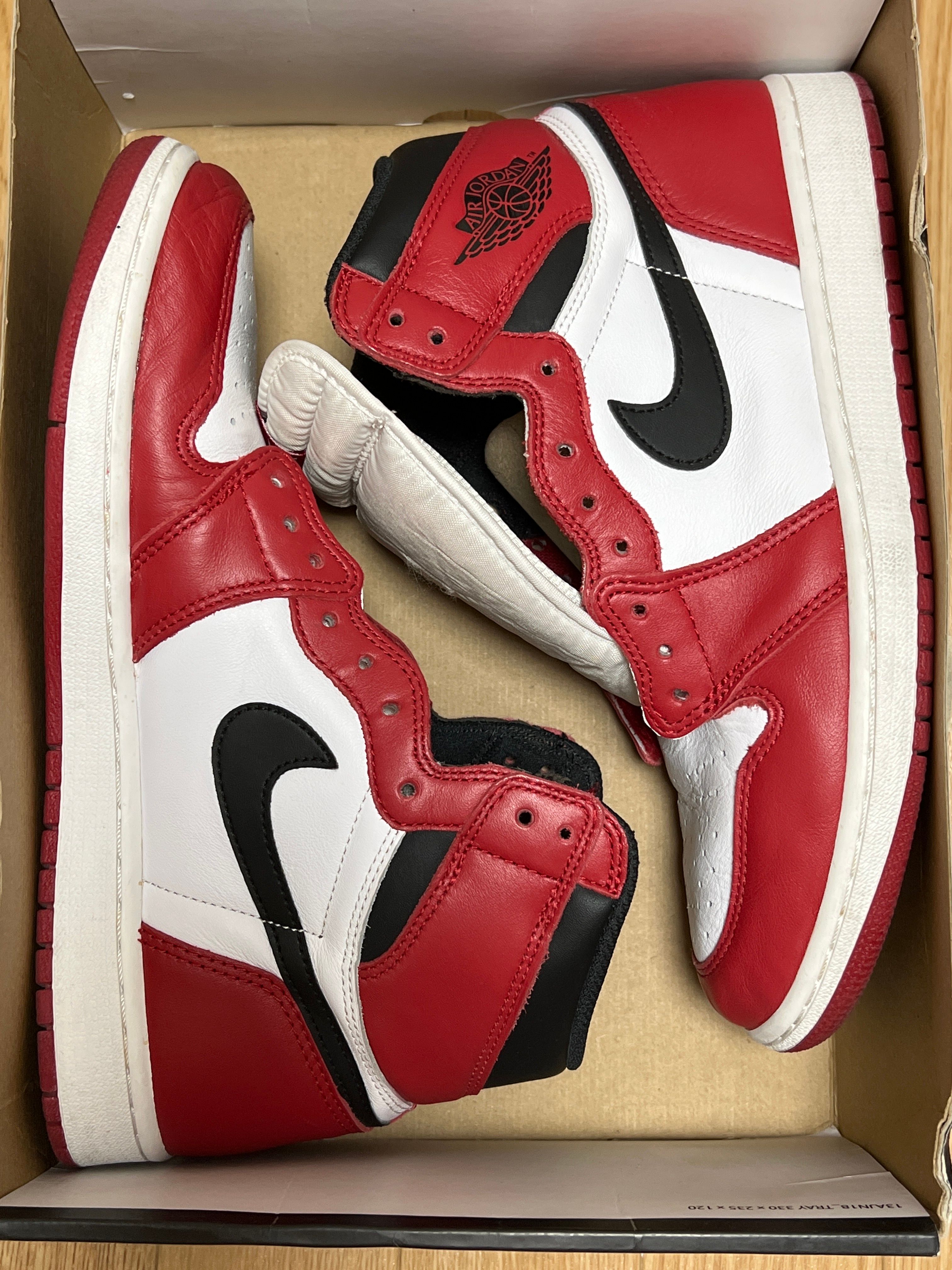 Nike Air Jordan 1 Retro High "Chicago" (2015)