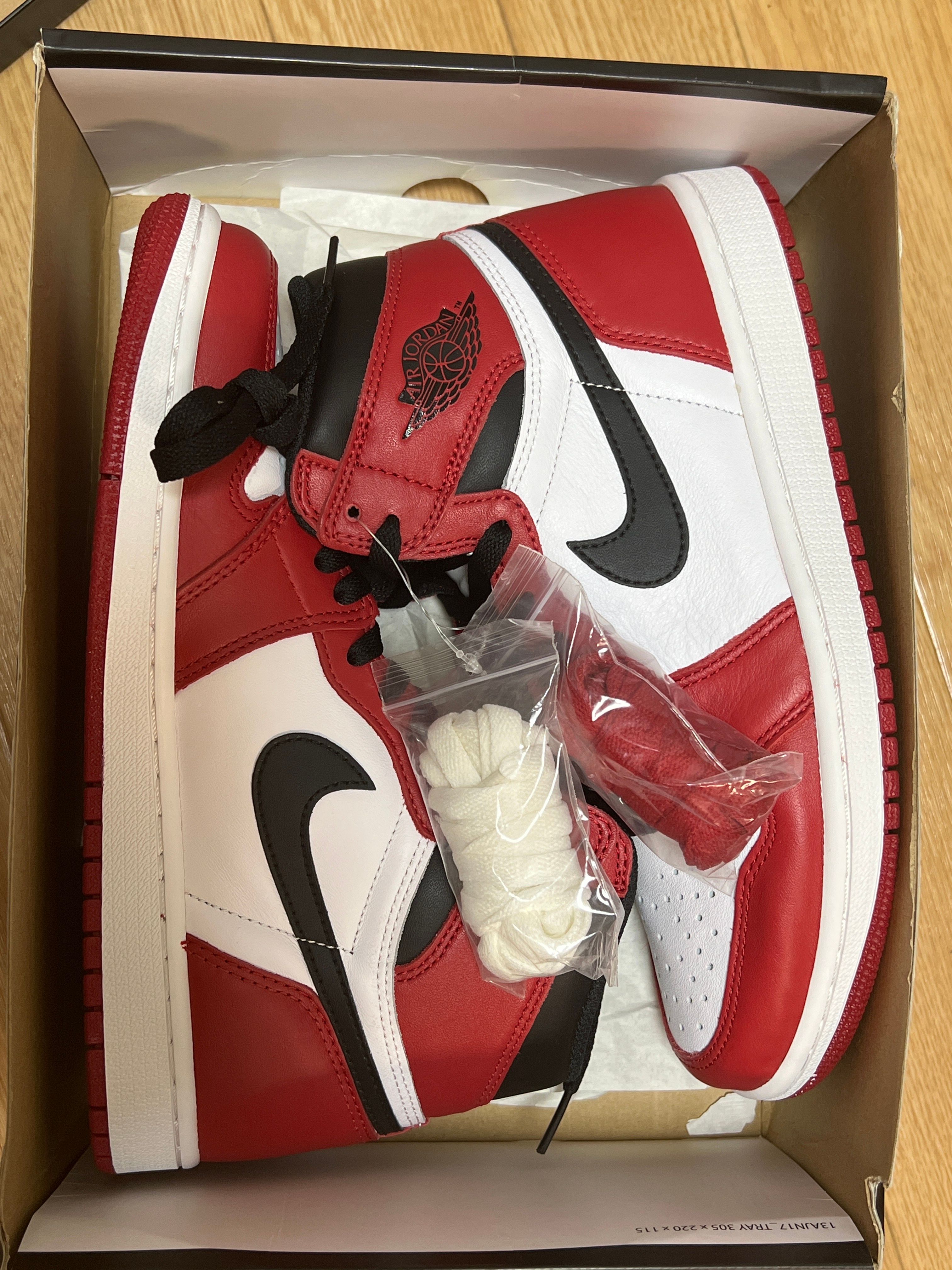 Nike Air Jordan 1 Retro High "Chicago" (2015)