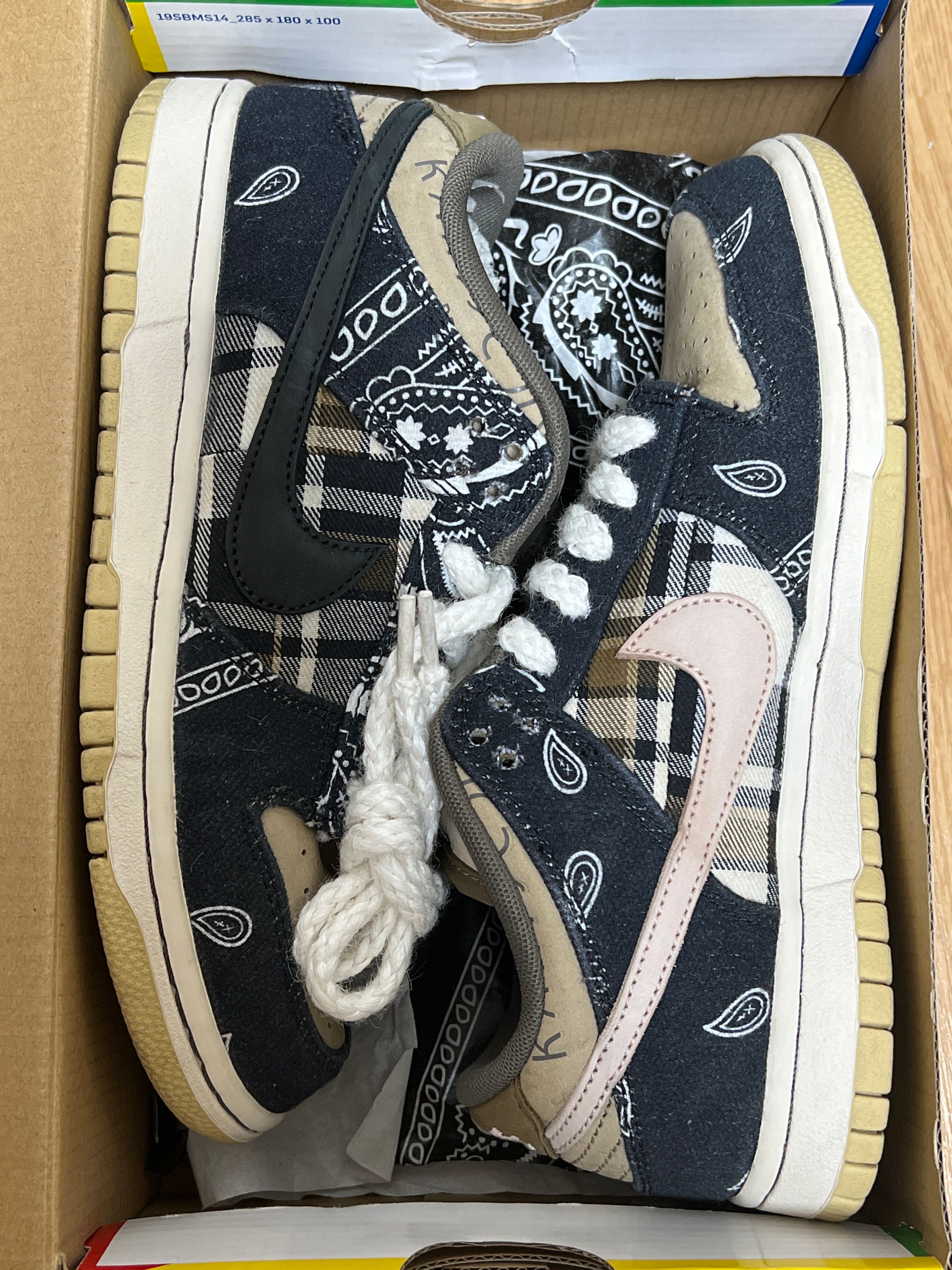 Travis Scott × Nike SB Dunk Low "Black/Parachute Beige"