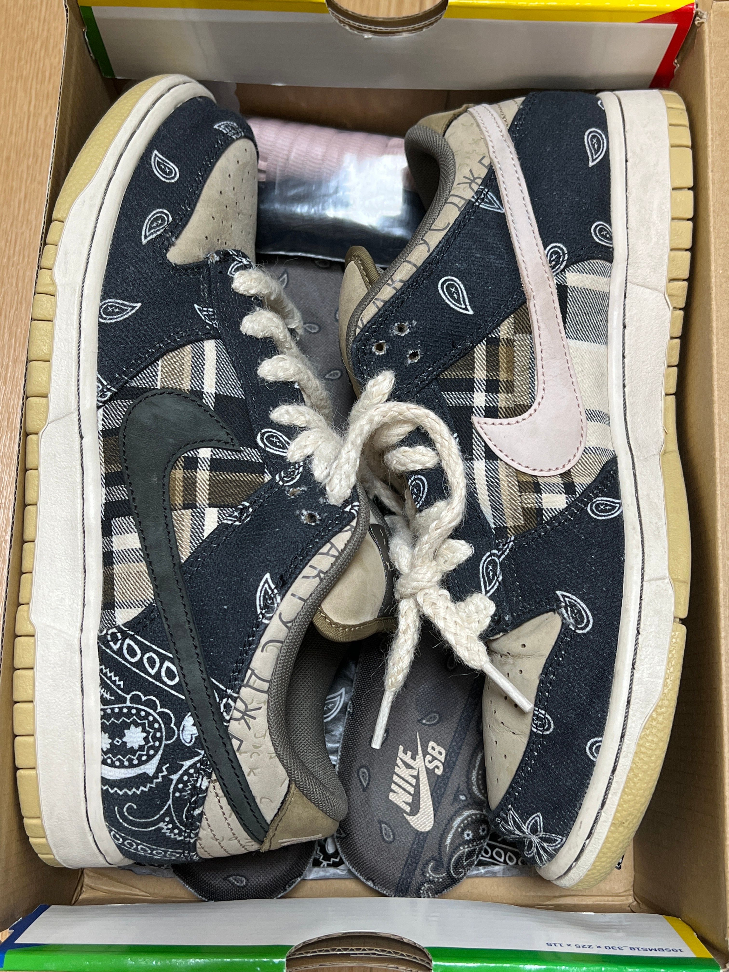 Travis Scott × Nike SB Dunk Low "Black/Parachute Beige"