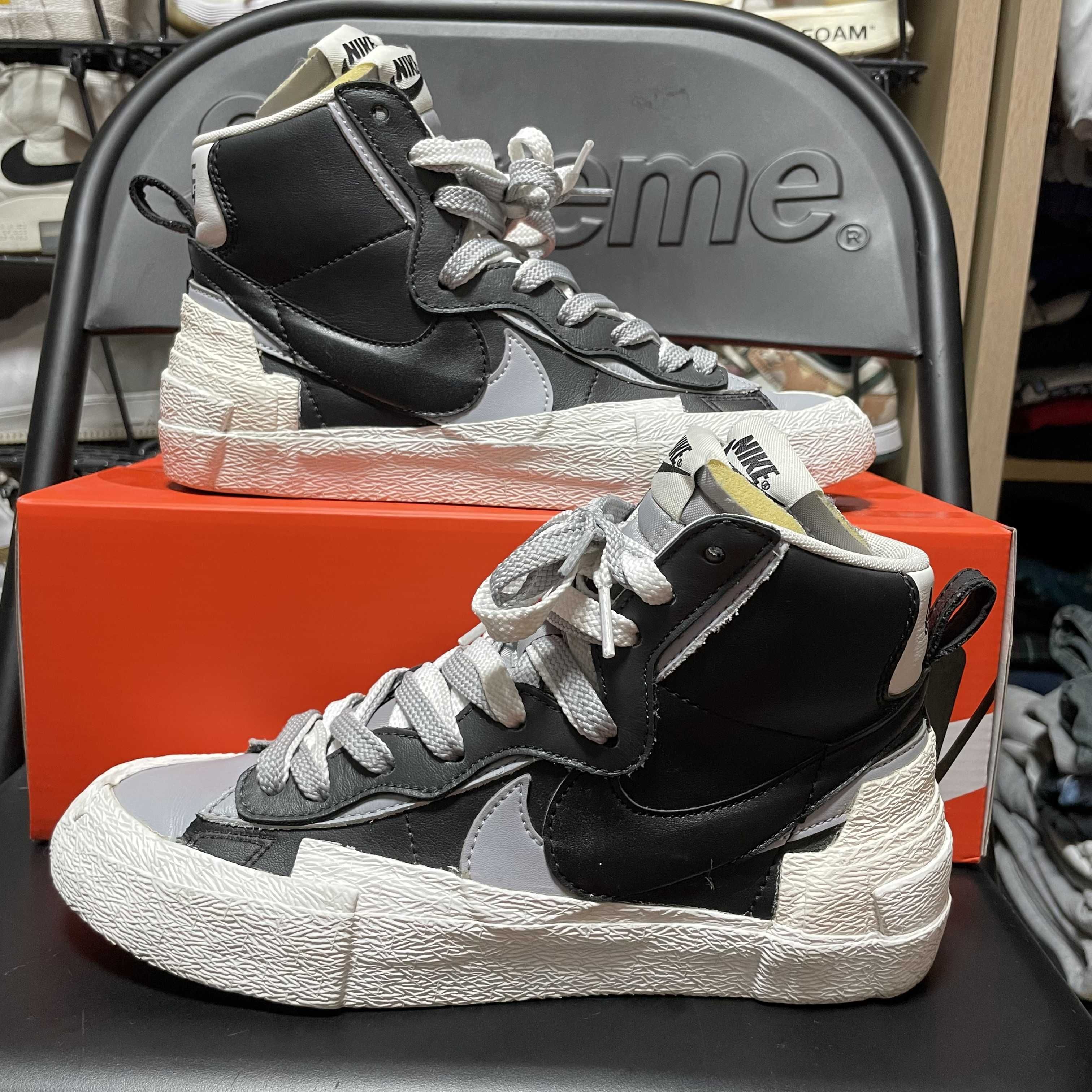 sacai × NIKE BLAZER MID "BLACK/WOLF GREY/WHITE"