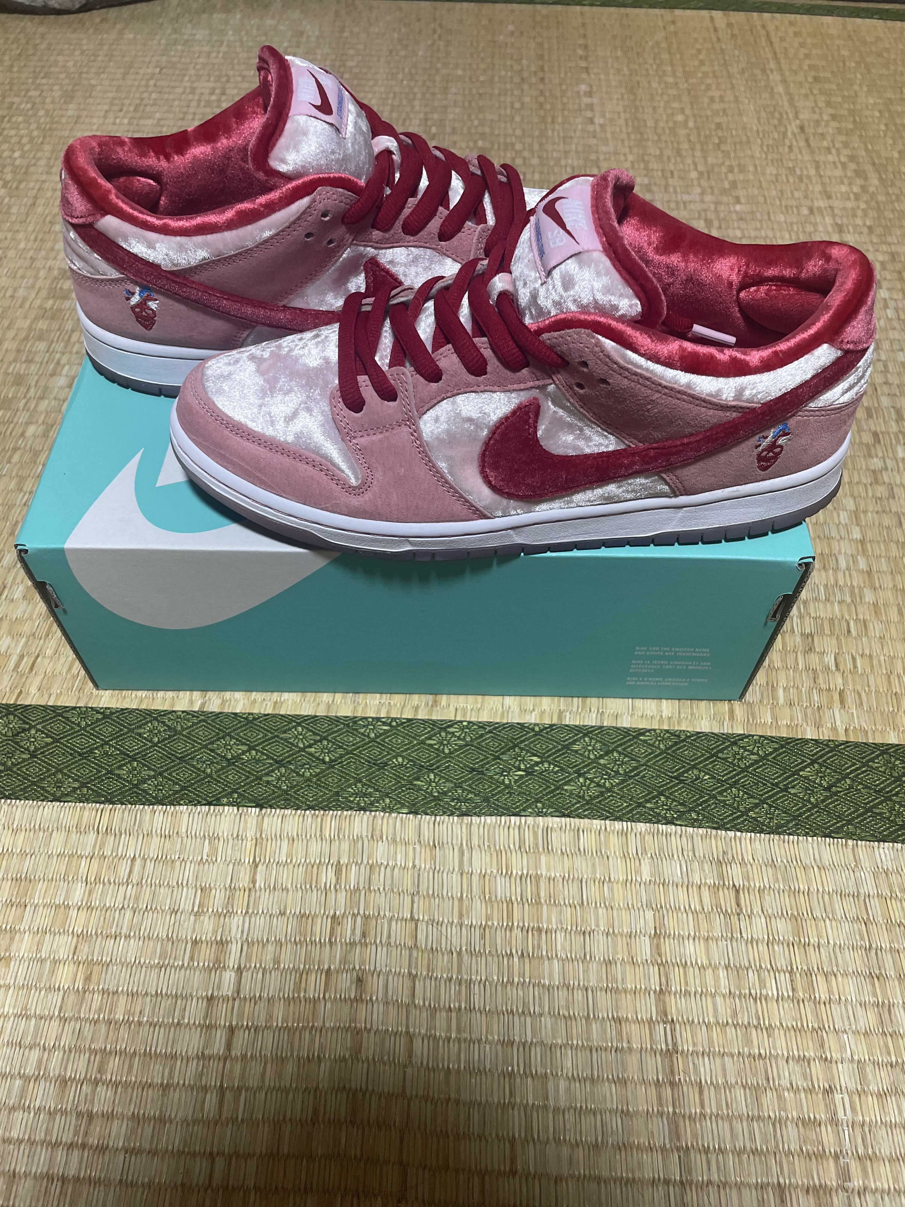 Strangelove × Nike SB Dunk Low "Valentine’s Day"