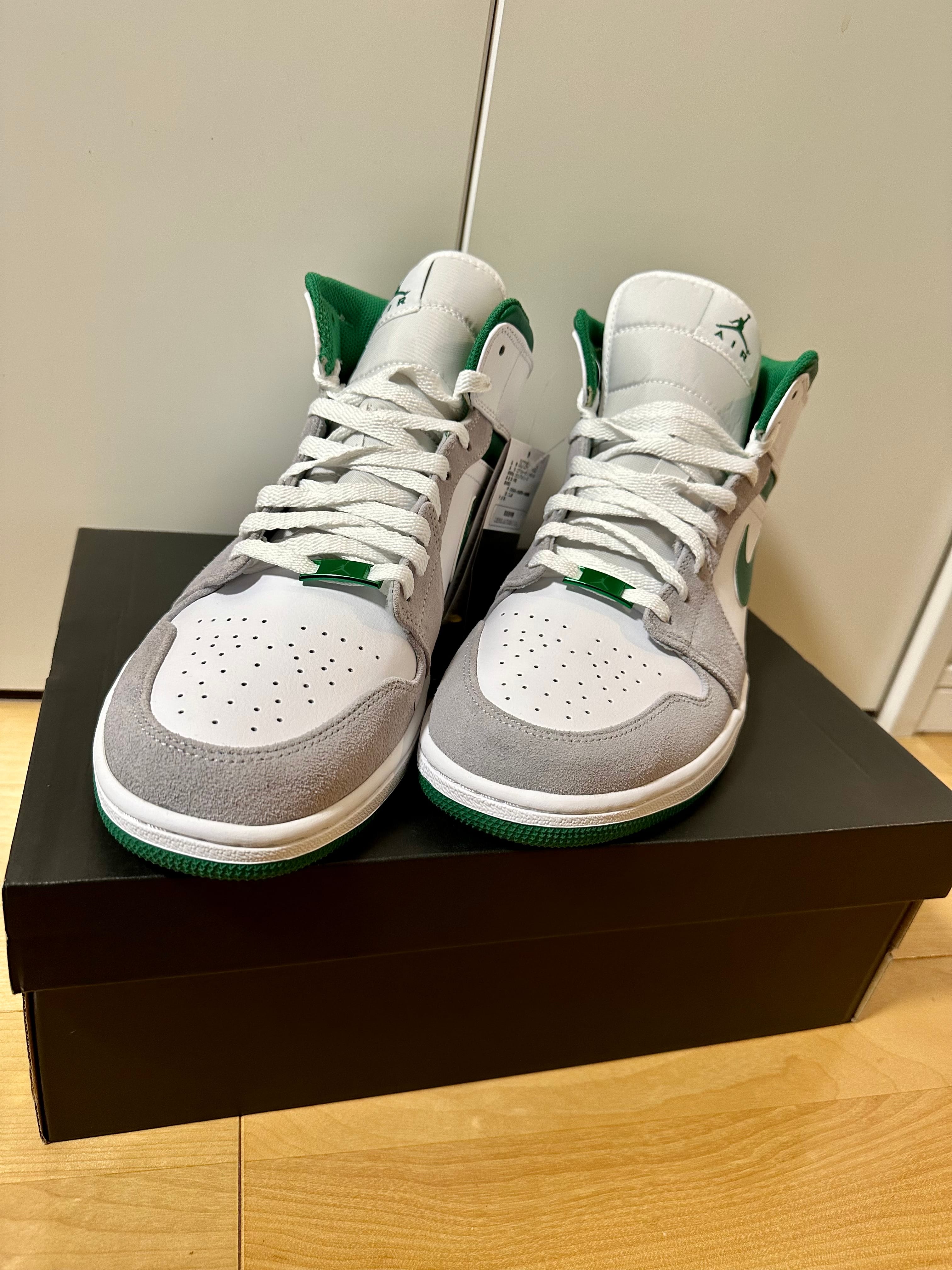 Nike Air Jordan 1 Mid "Green Grey White"