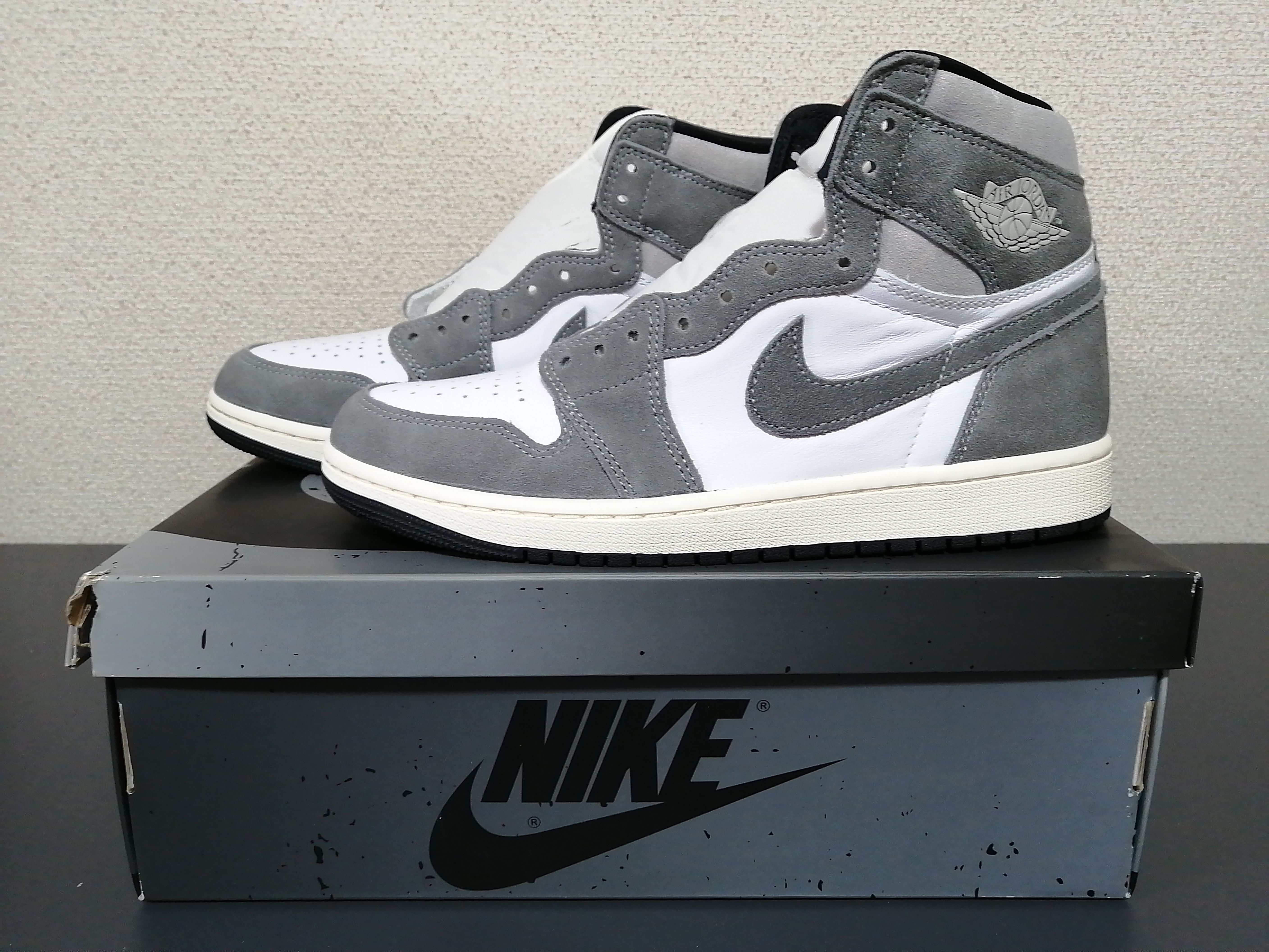 Nike Air Jordan 1 Retro High OG "Black and Smoke Grey"
