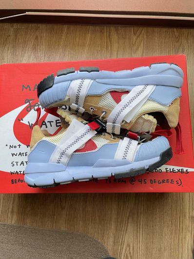 TOM SACHS × NIKE MARSYARD OVERSHOE "WHITE/LIGHT BLUE"