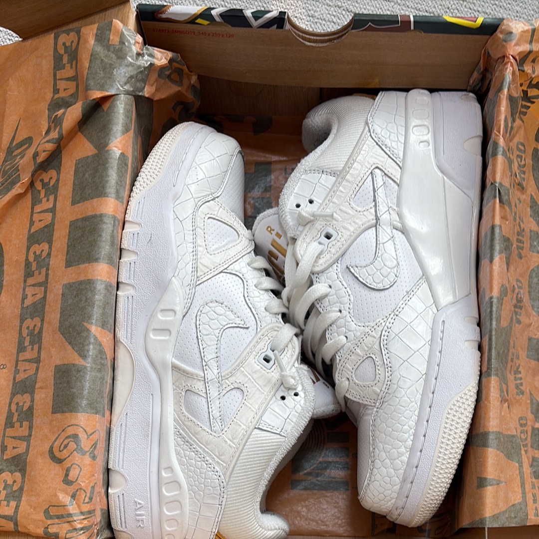 ニゴー × ナイキ エアフォース3 ロー "ホワイト/メタリックゴールド" (ヒールロゴ "NIGO")