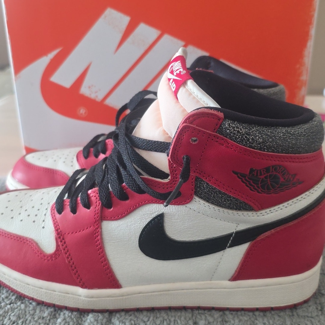 Nike Air Jordan 1 High OG "Lost & Found/Chicago"